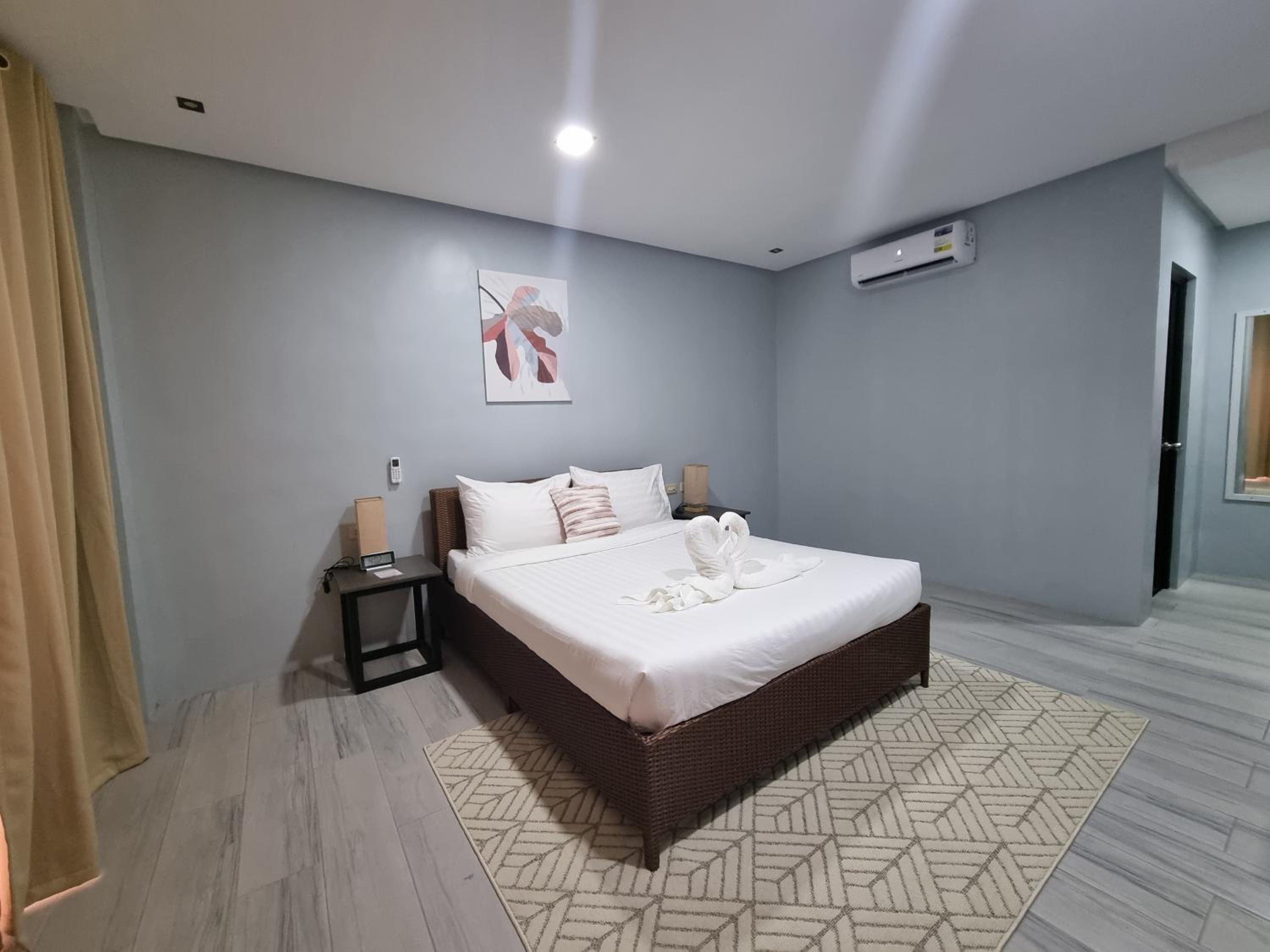 Deluxe Room - Photo 8