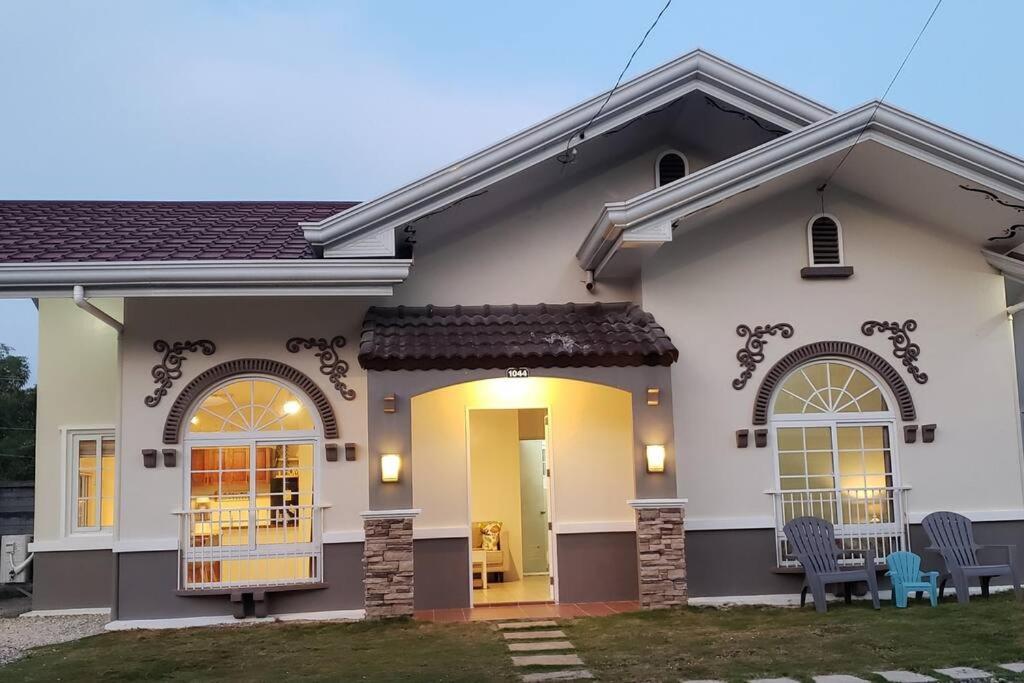 Three-Bedroom Villa photo 2