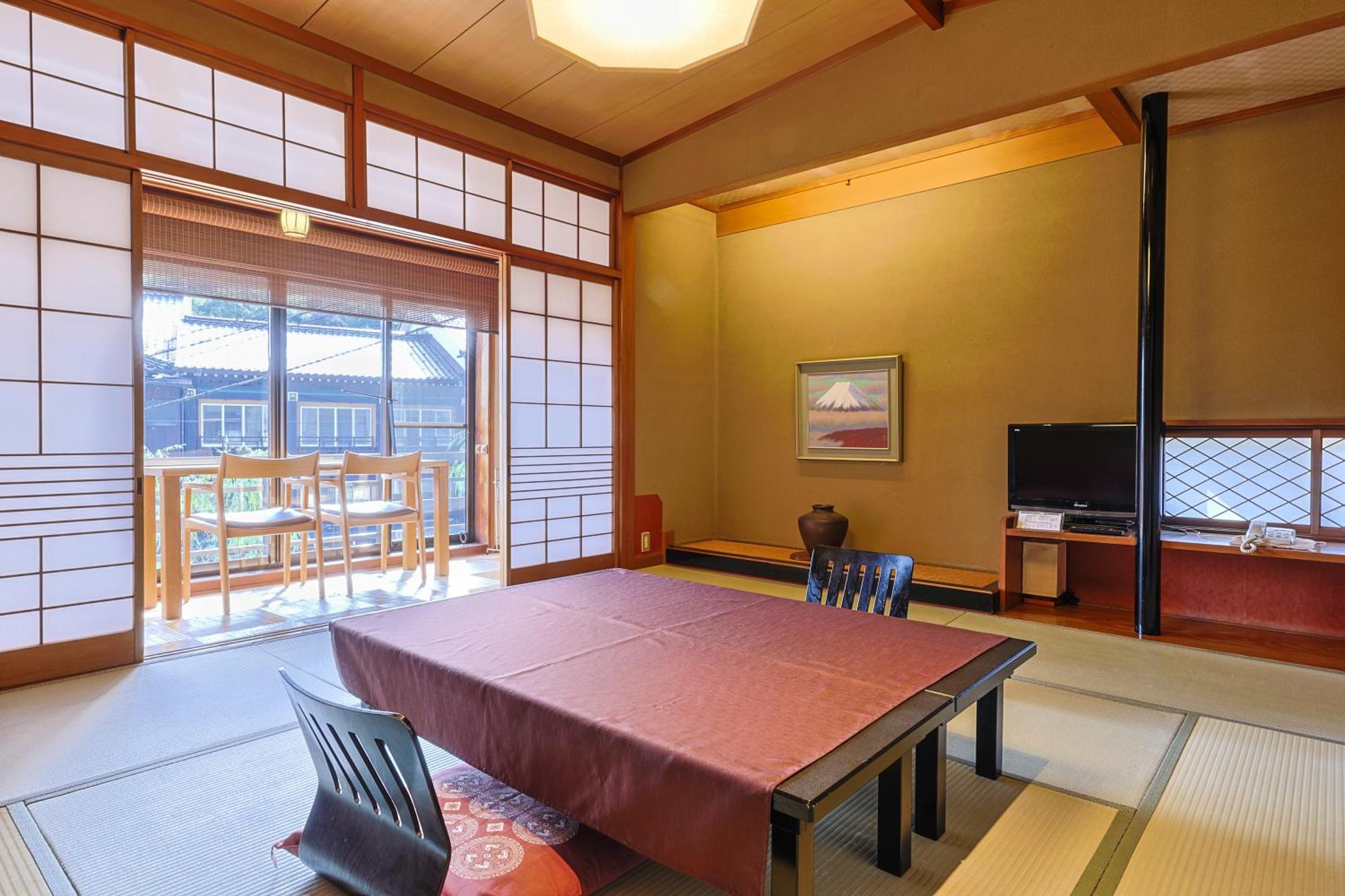 Japanese-Style Quadruple Room photo 3