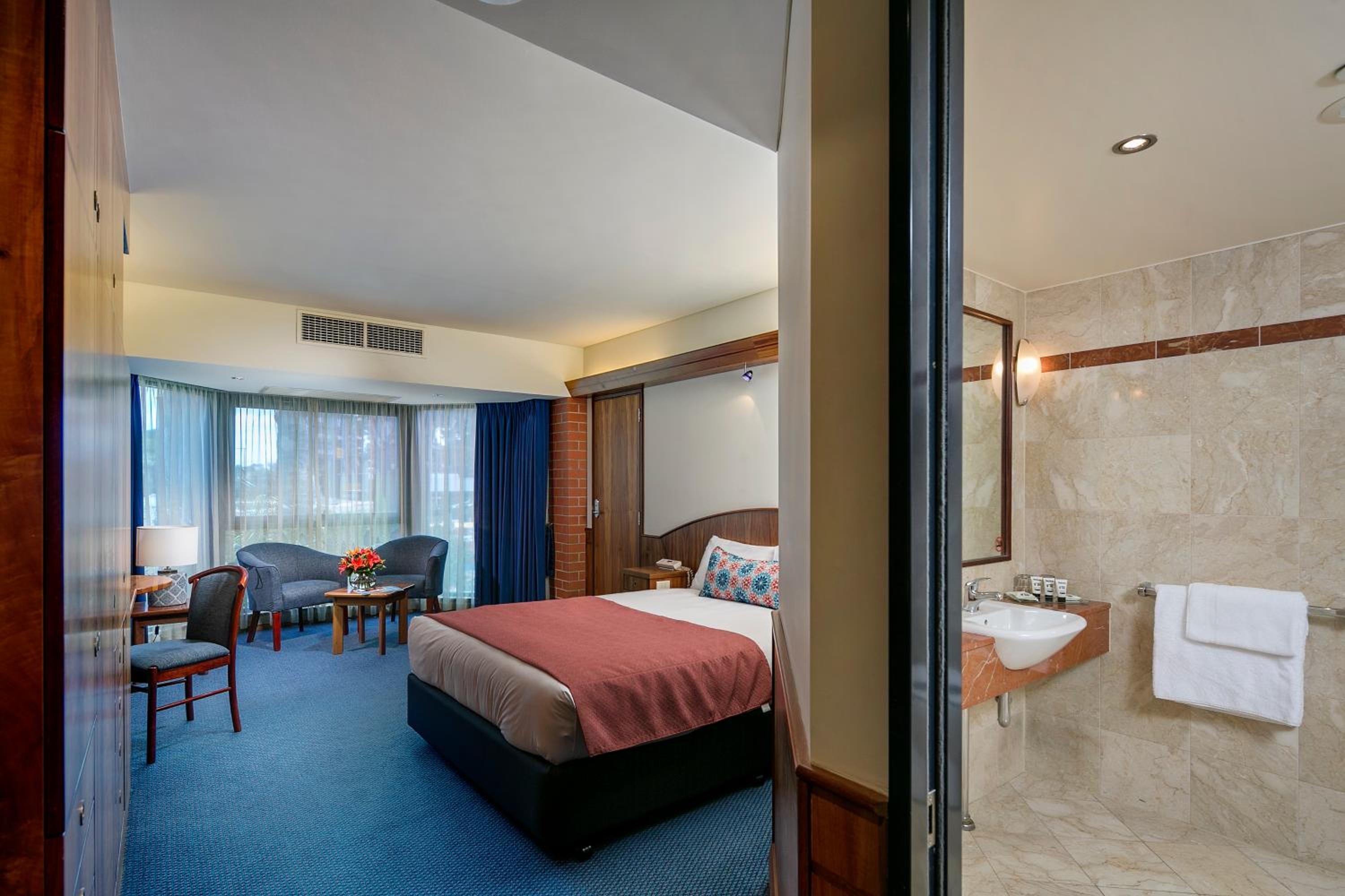 Deluxe Queen Room photo 3