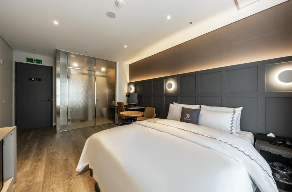 Double Room with Private Bathroom photo 3