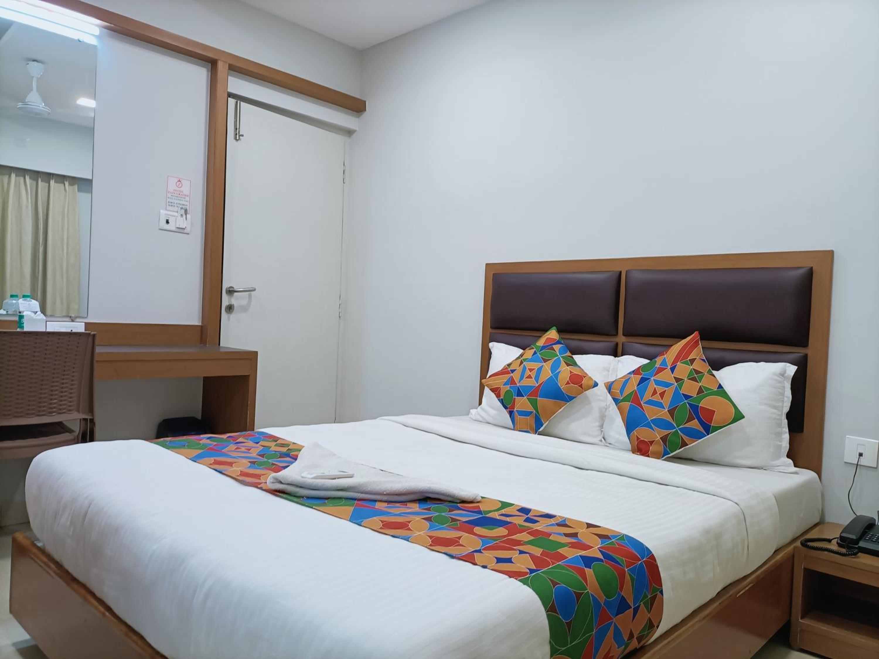 Deluxe Double Room (2 Adults + 1 Child) - Photo 4
