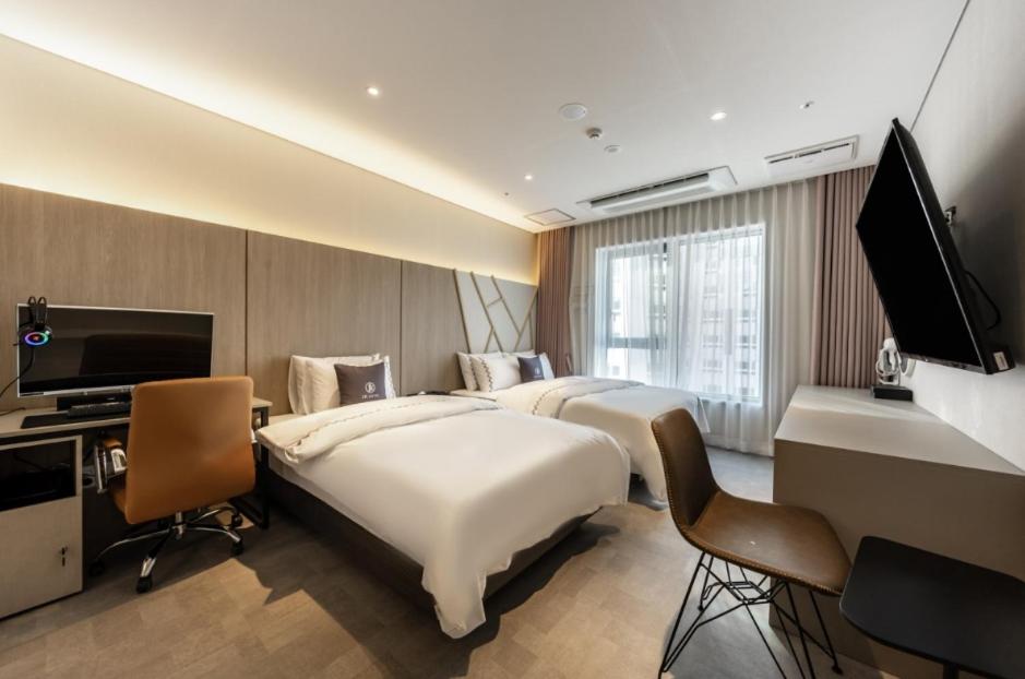Double or Twin Room - Photo 7