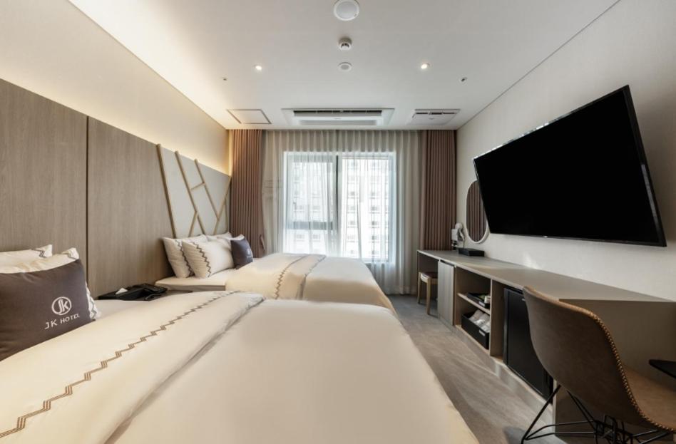Double or Twin Room - Photo 6