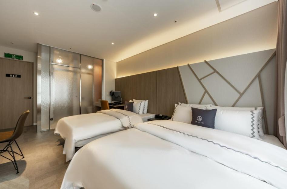 Double or Twin Room - Photo 9