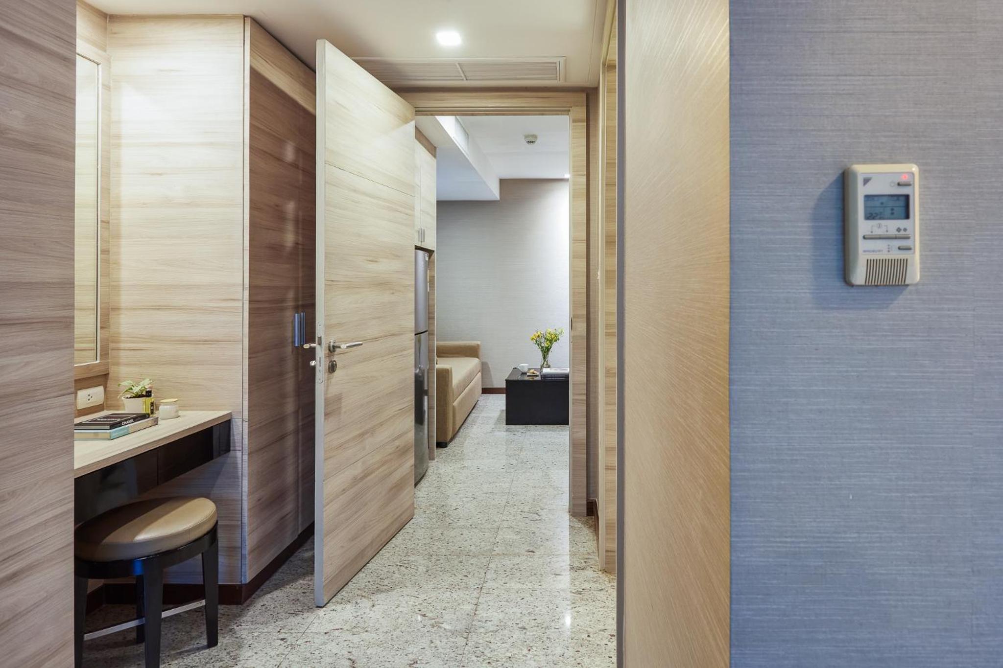 One-Bedroom Suite thumbnail 5