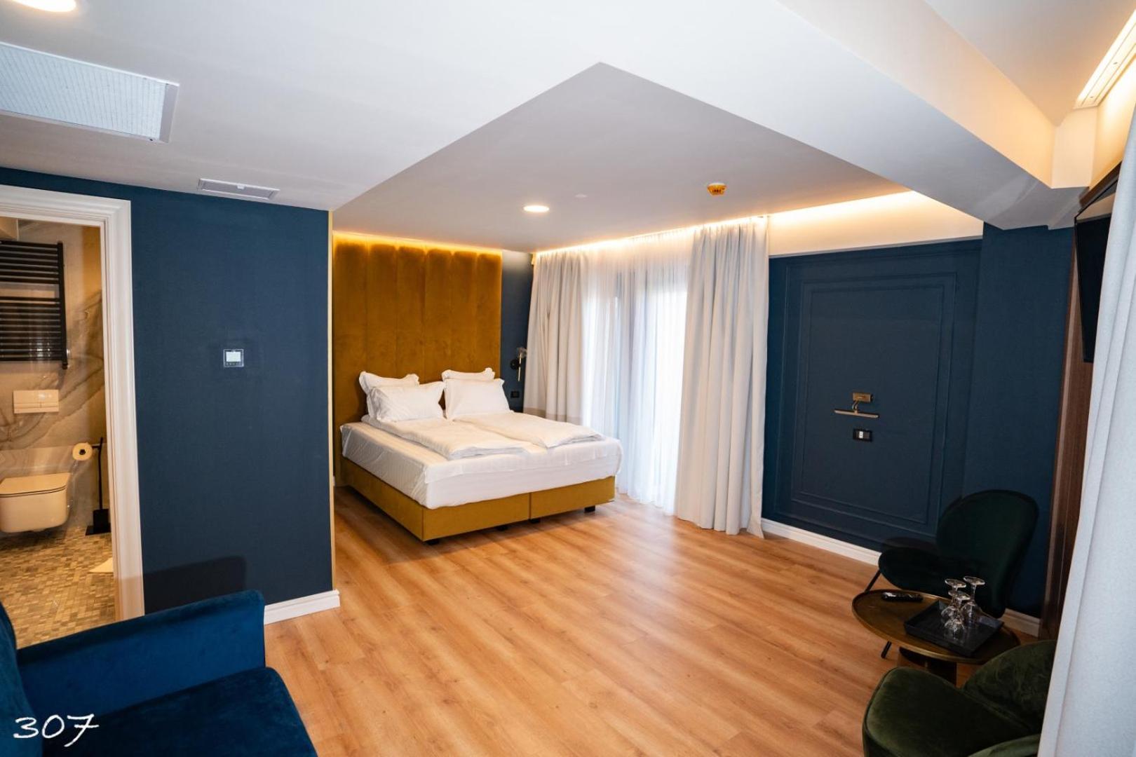 Deluxe Suite photo 2