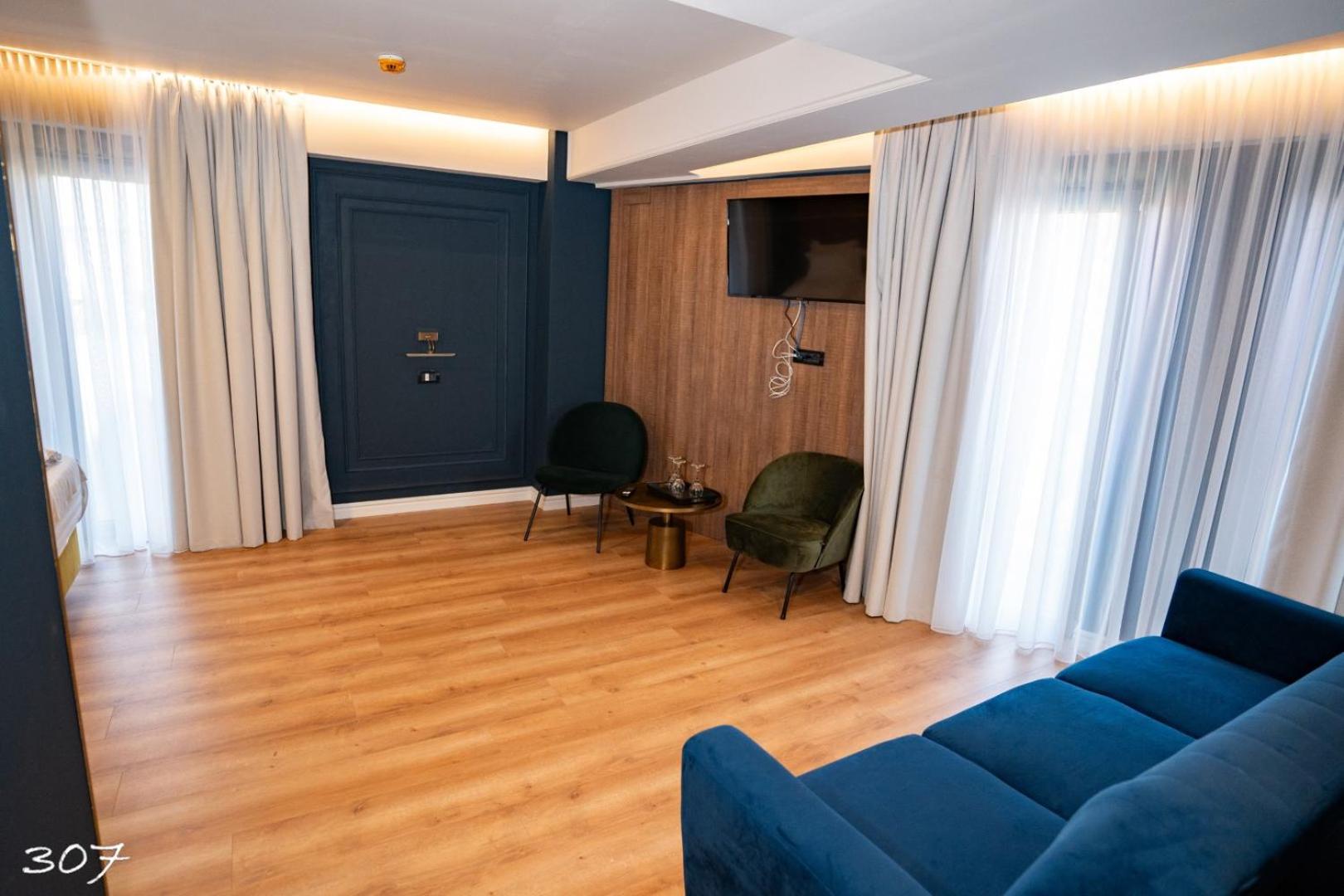 Deluxe Suite photo 3