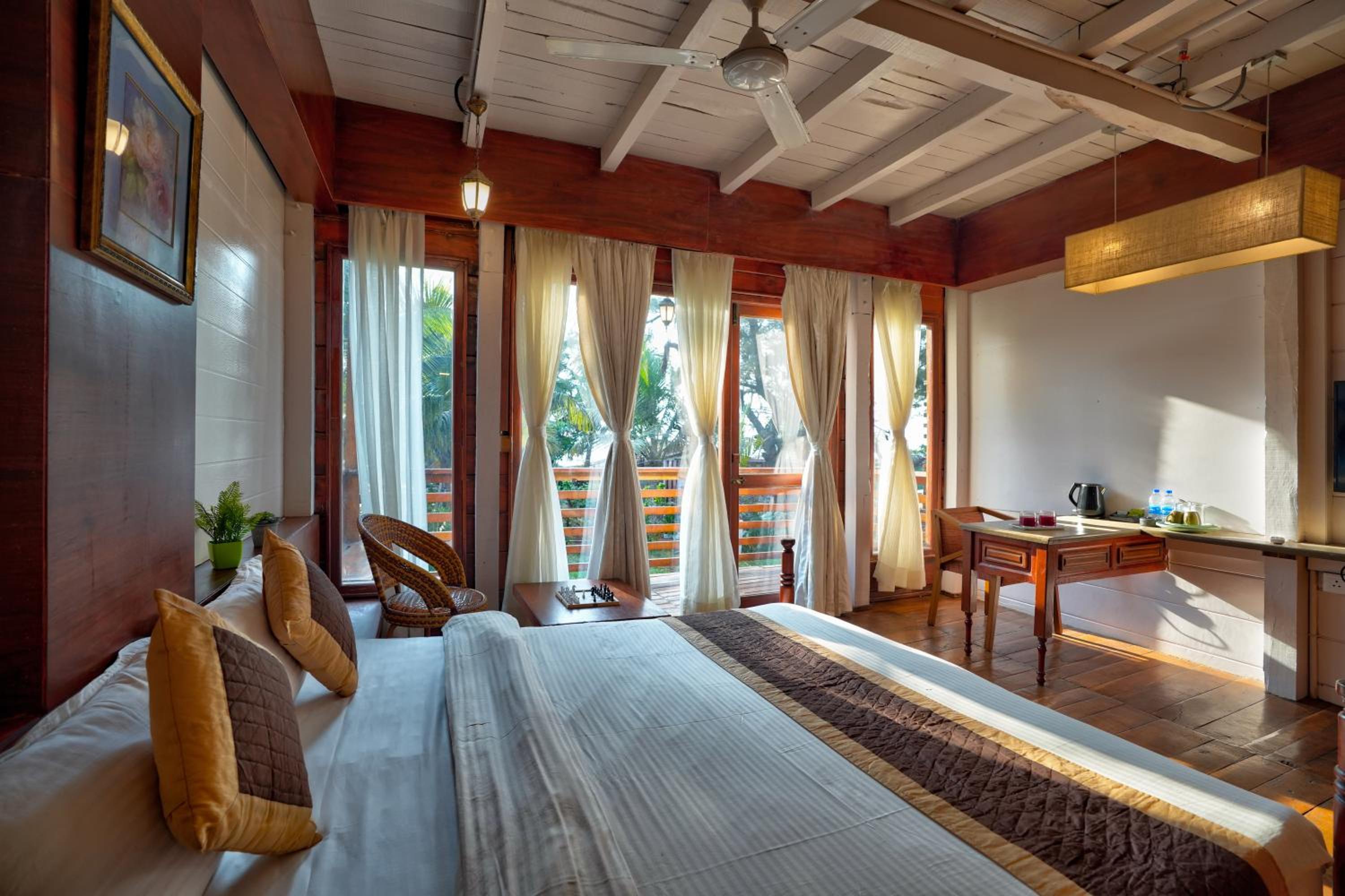 Wooden Cottage with Pool View  - Photo 15