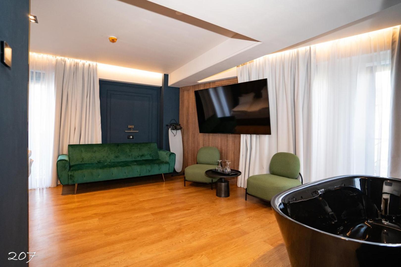 One-Bedroom Suite photo 2