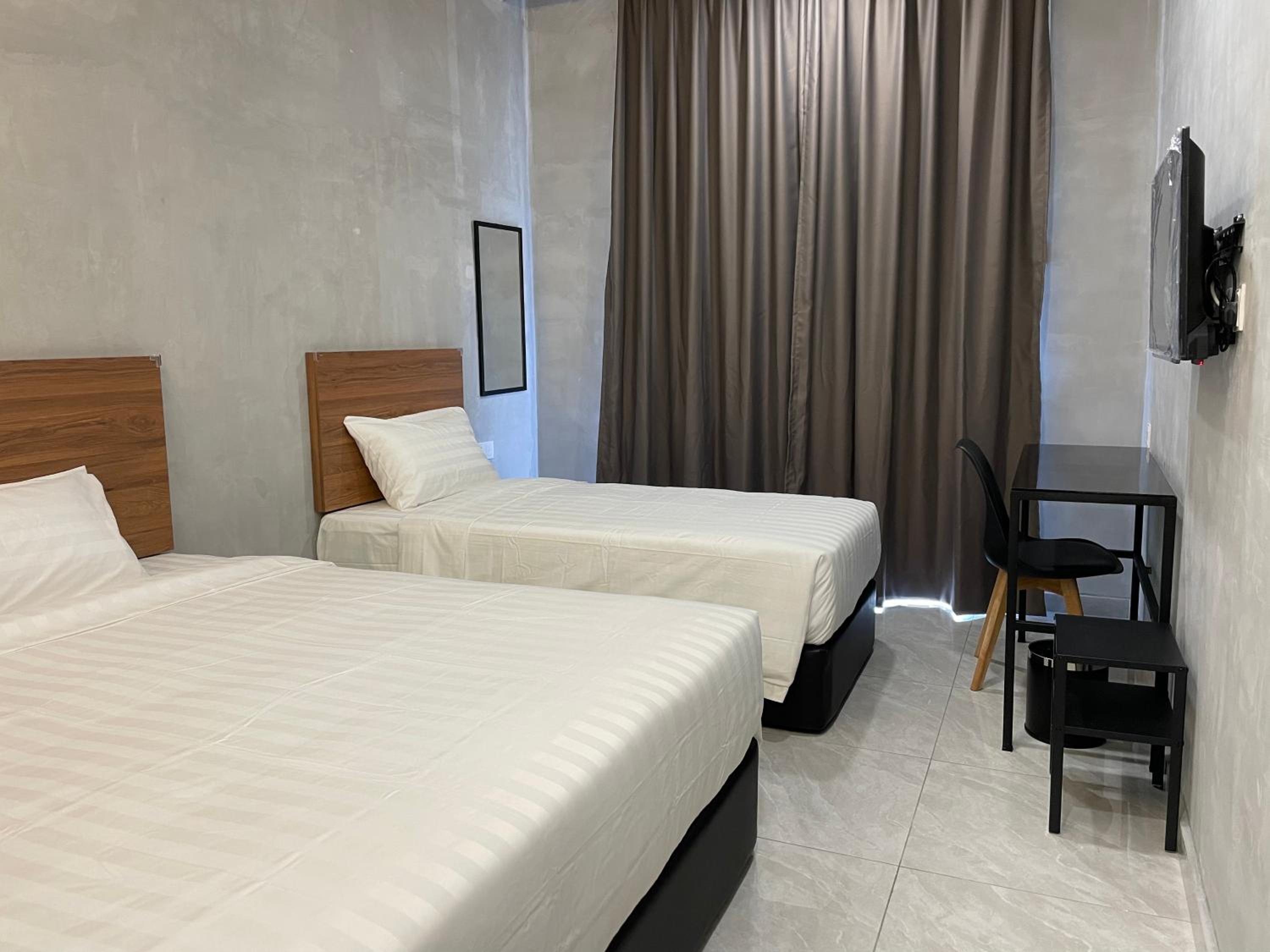 Deluxe Triple Room - Photo 2