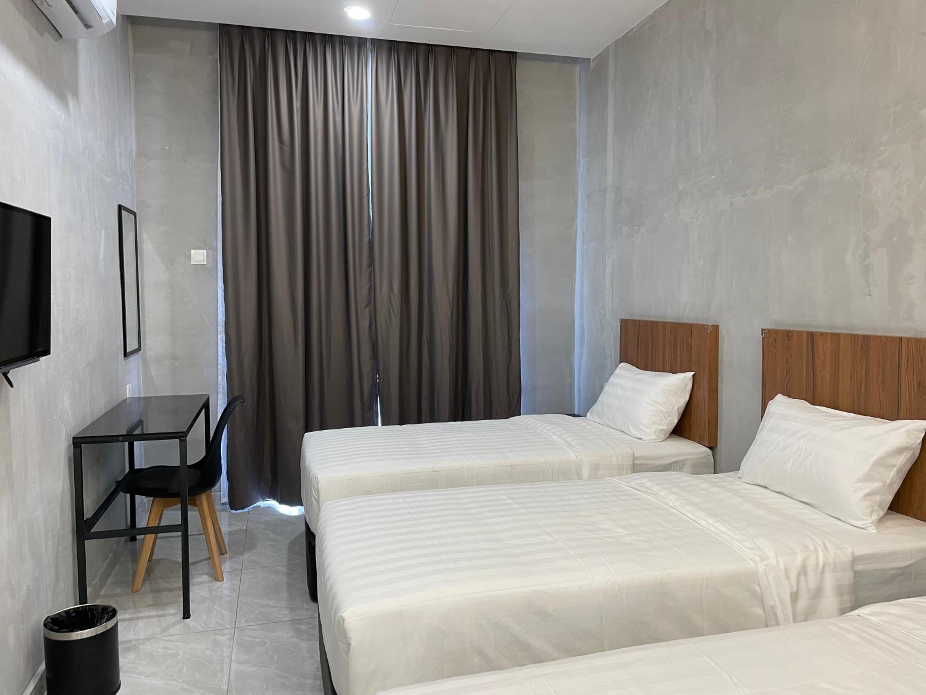 Deluxe Triple Room - Photo 3