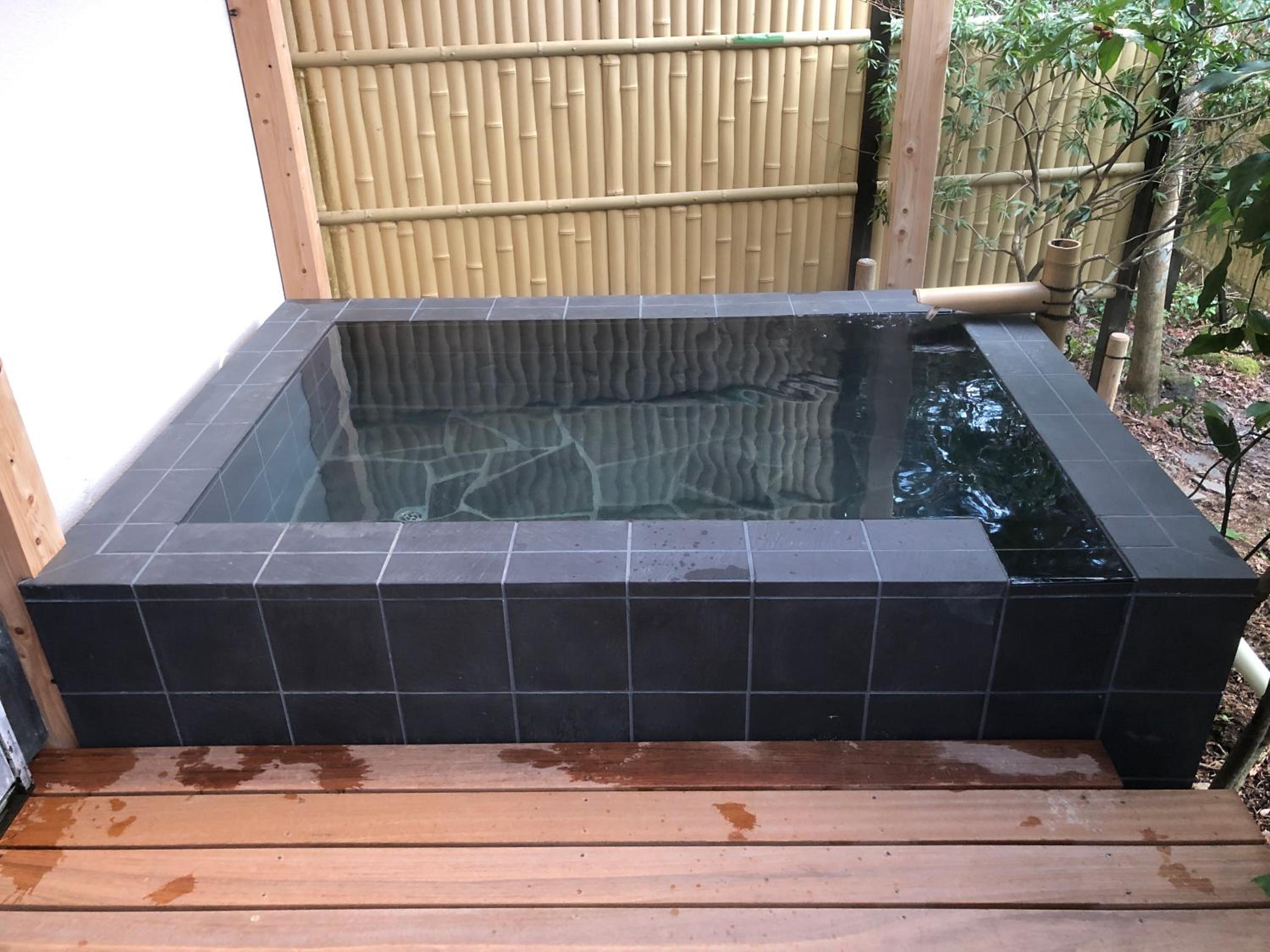 Japanese-Style Standard Room with Open-Air Bath photo 2