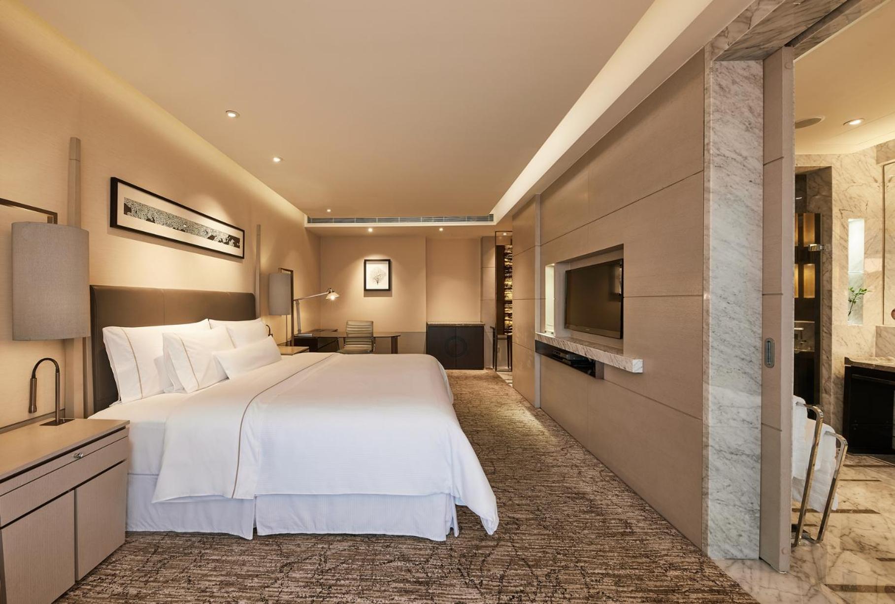 Westin Club Twin, Club level, Guest room, City view photo 1
