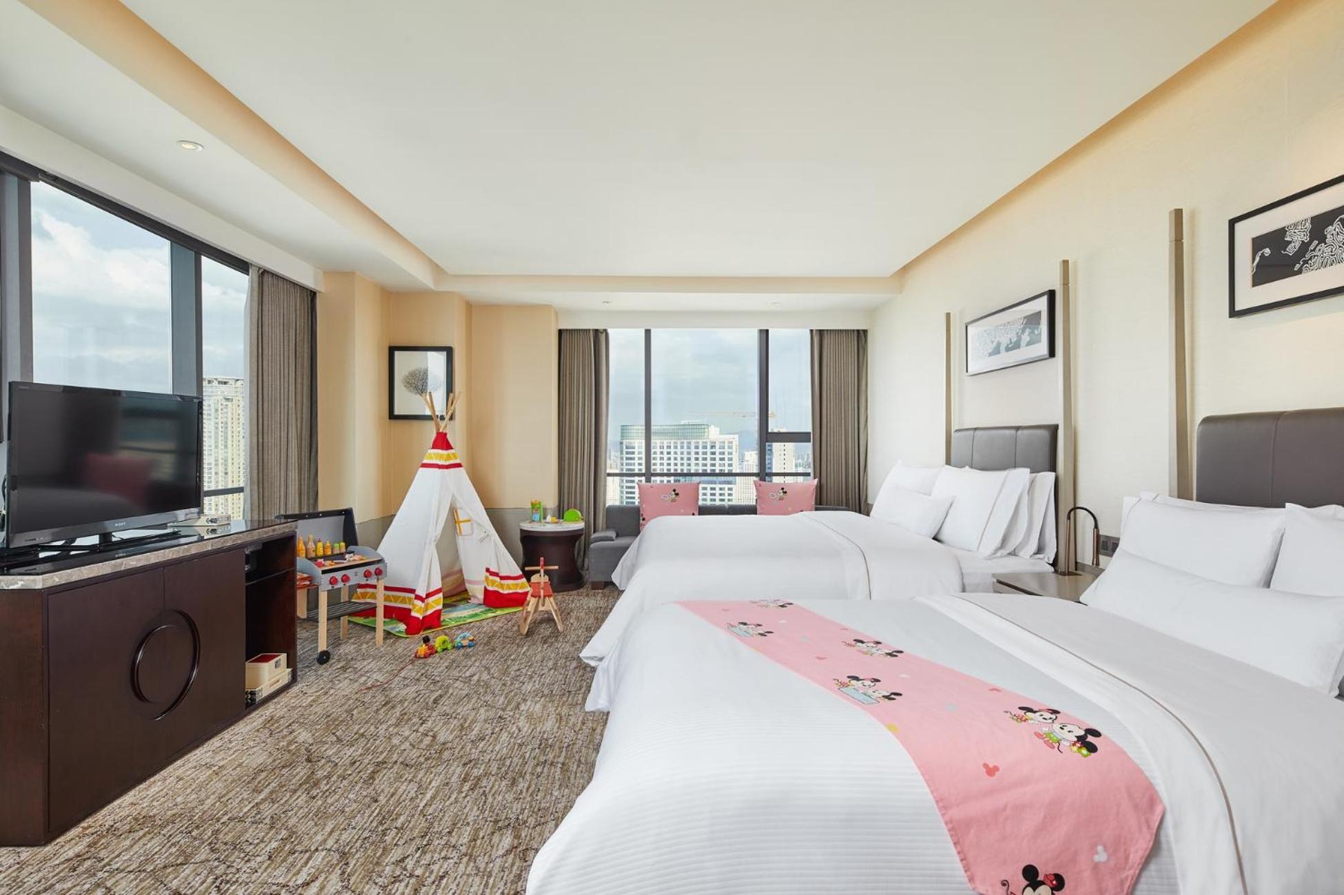 Westin Club Twin, Club level, Guest room, City view photo 2