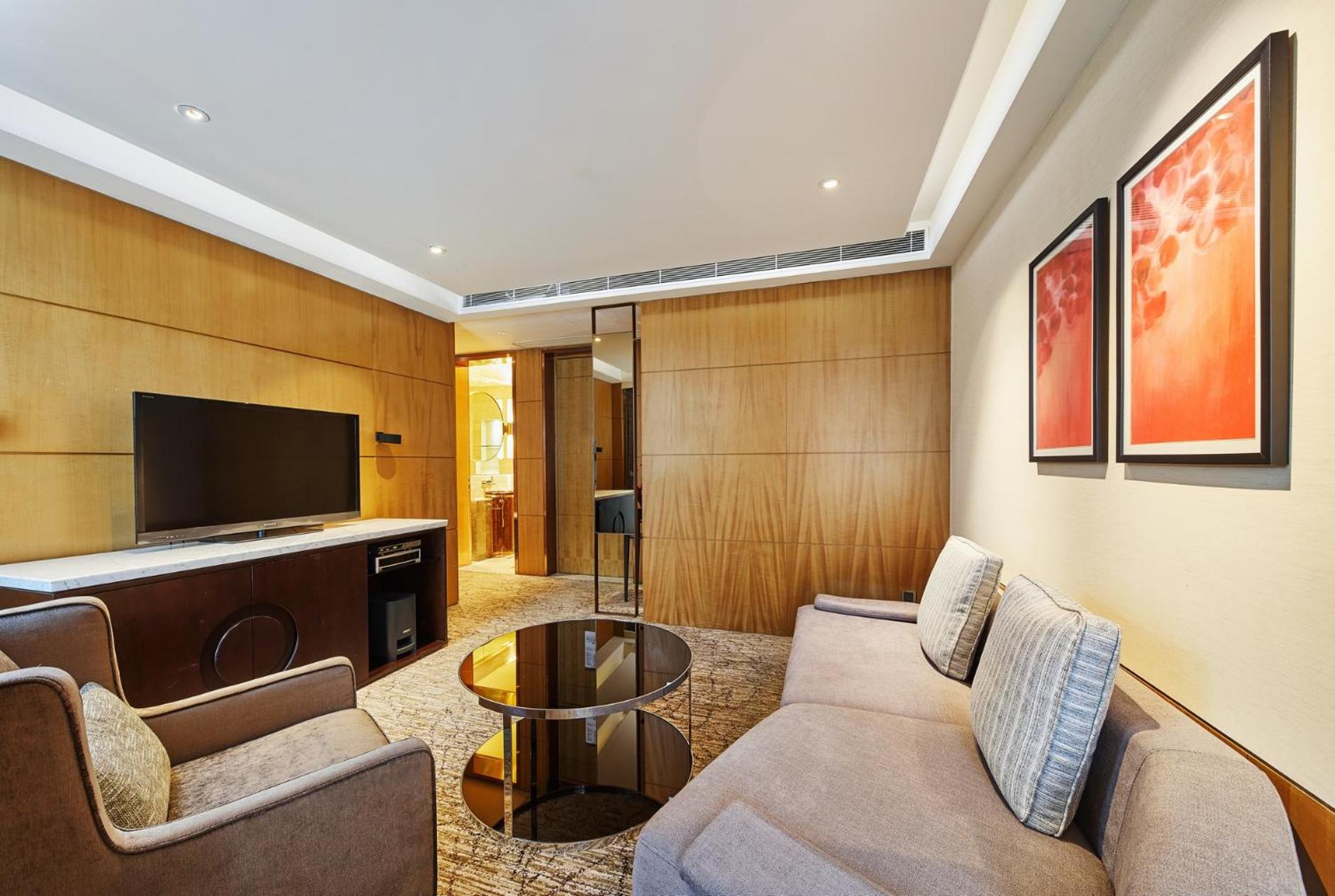 Club Suite, Club level, 1 Bedroom Suite, 1 King, River view photo 1
