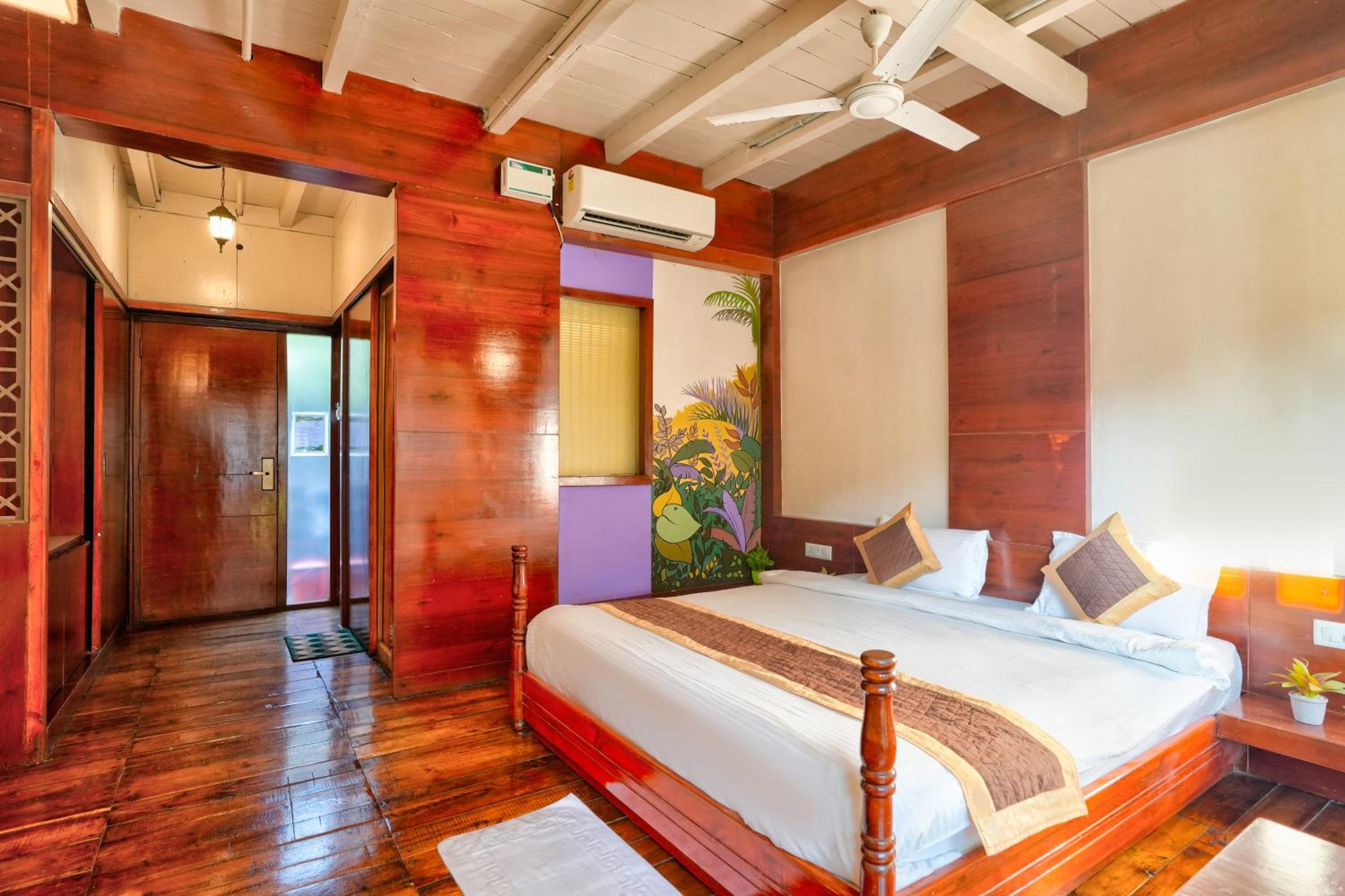 Wooden Cottage with Pool View  - Photo 9