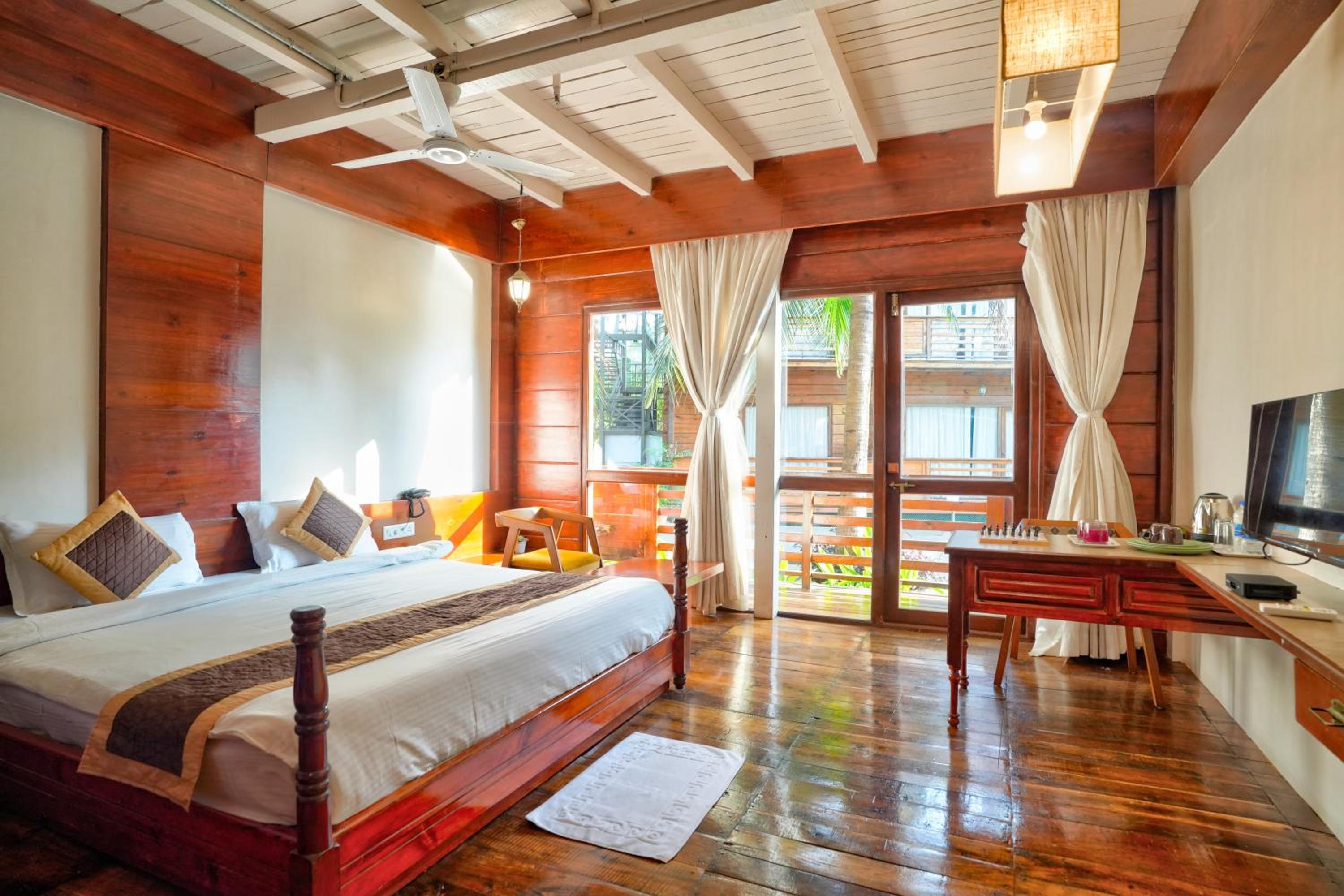 Wooden Cottage with Pool View  - Photo 8