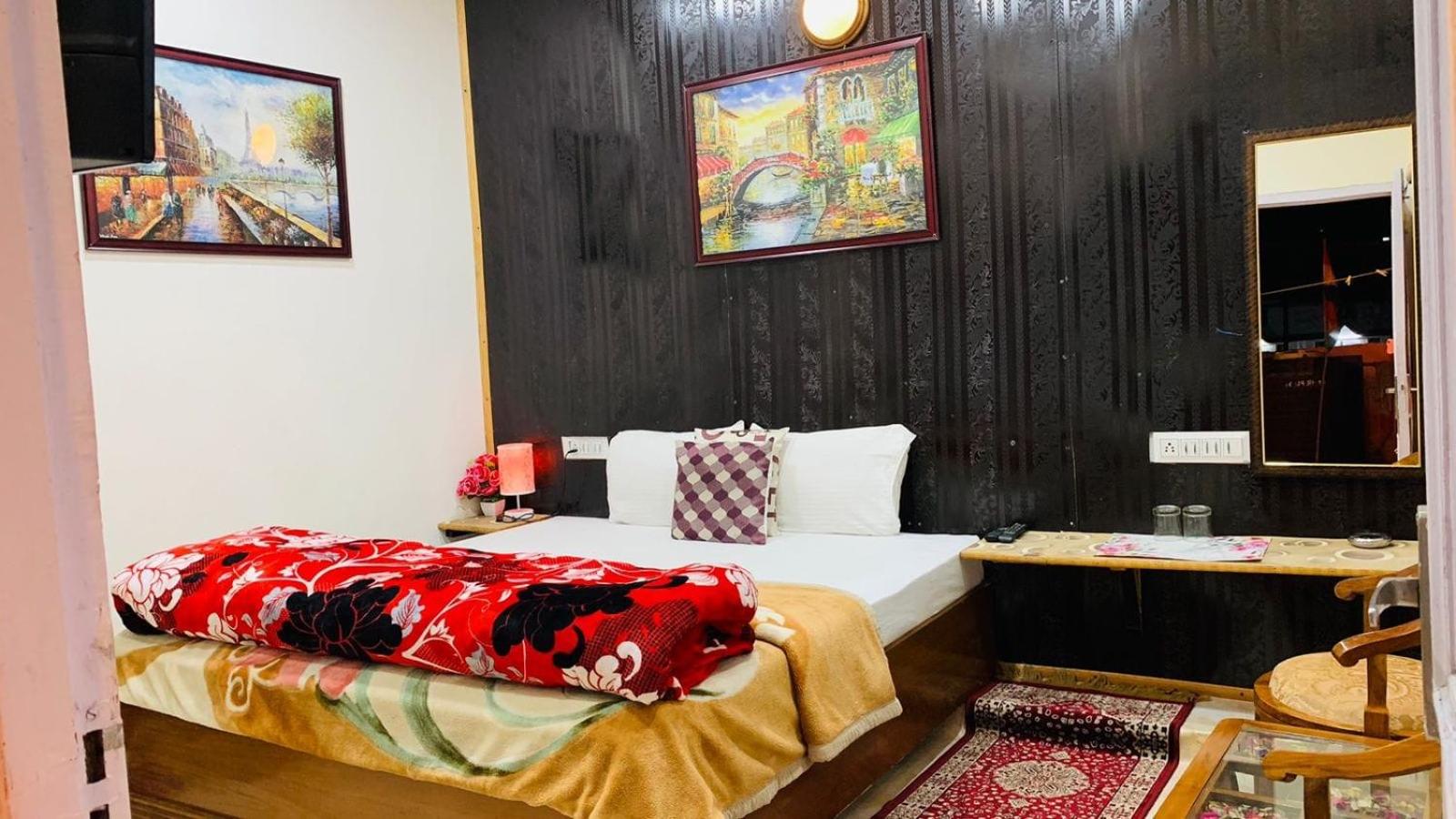 King Room with Mountain View photo 2