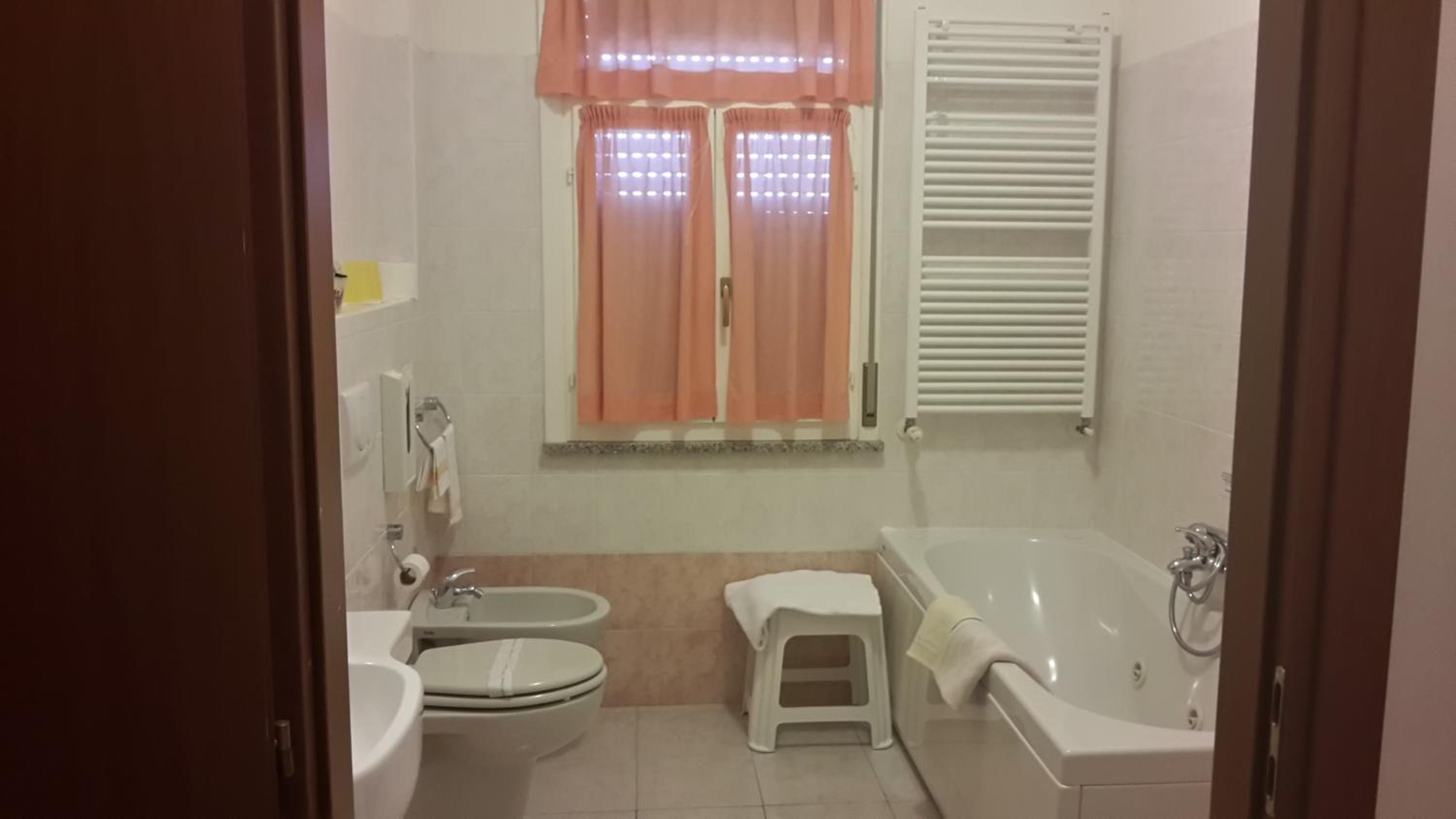 Deluxe Double Room - Photo 13