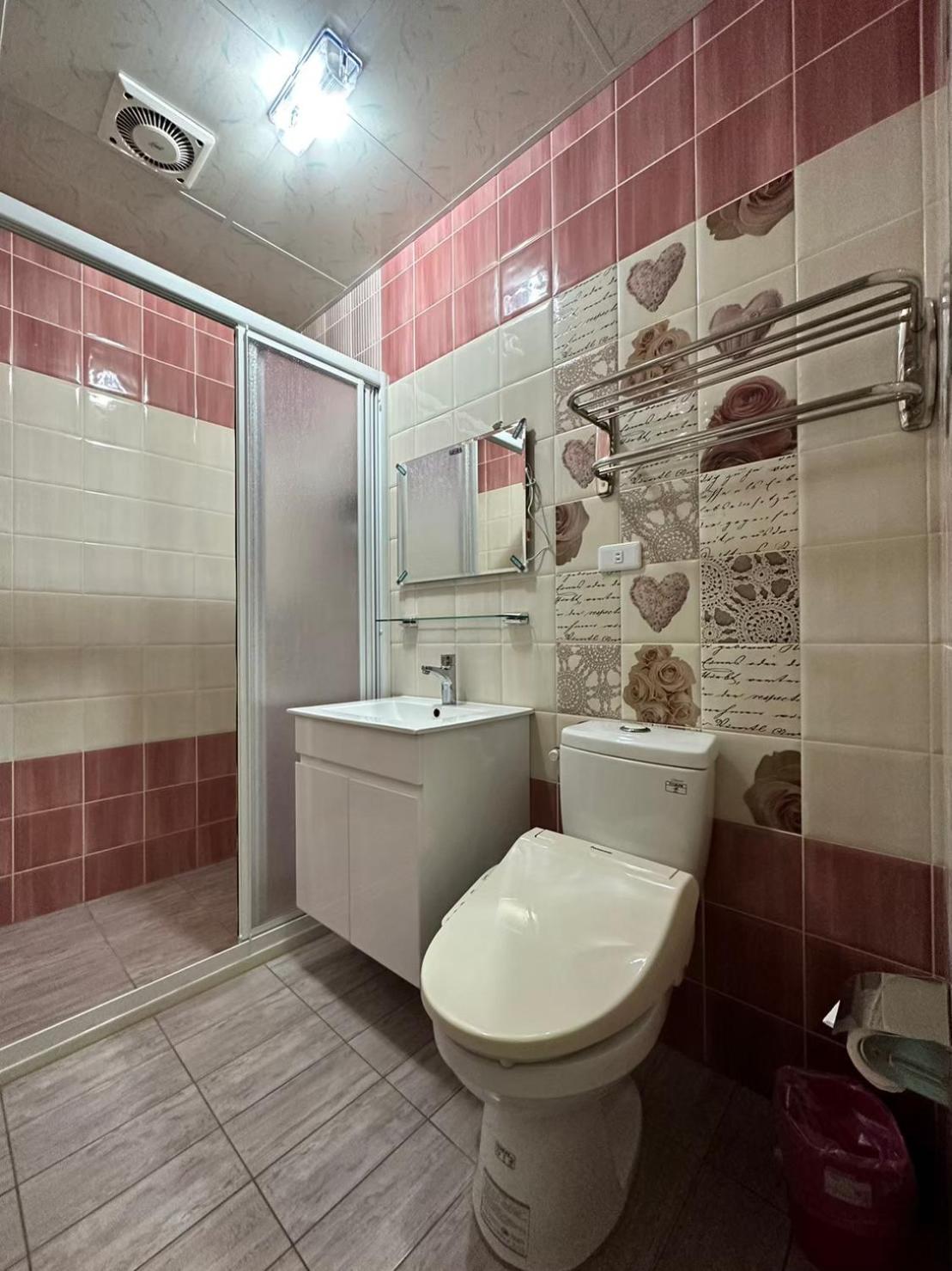 Family Room with Private Bathroom photo 3