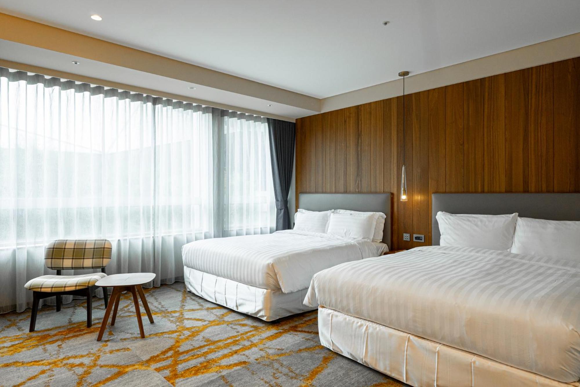 Deluxe Family Room