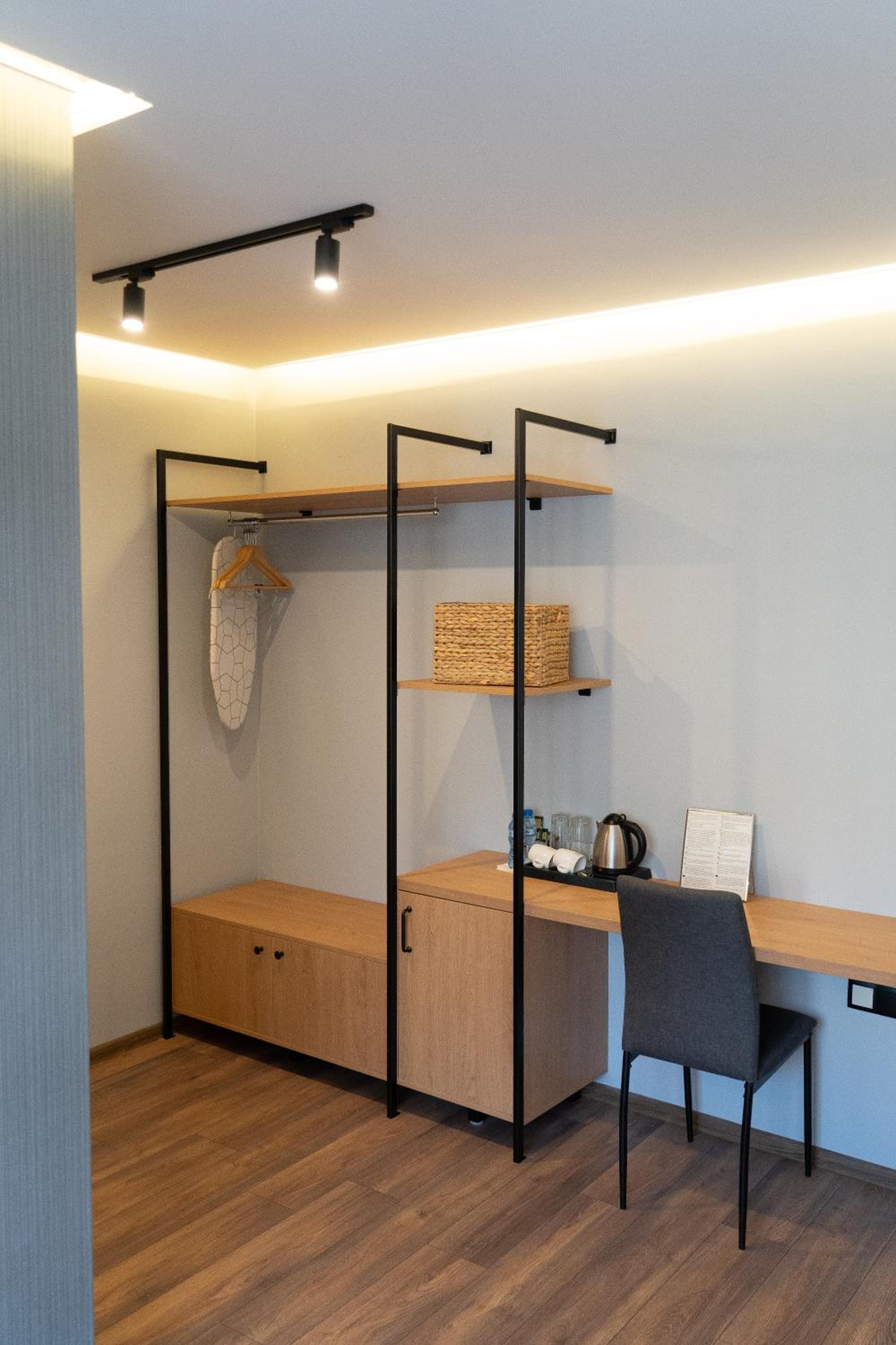 Deluxe Double Room with Balcony - Photo 7