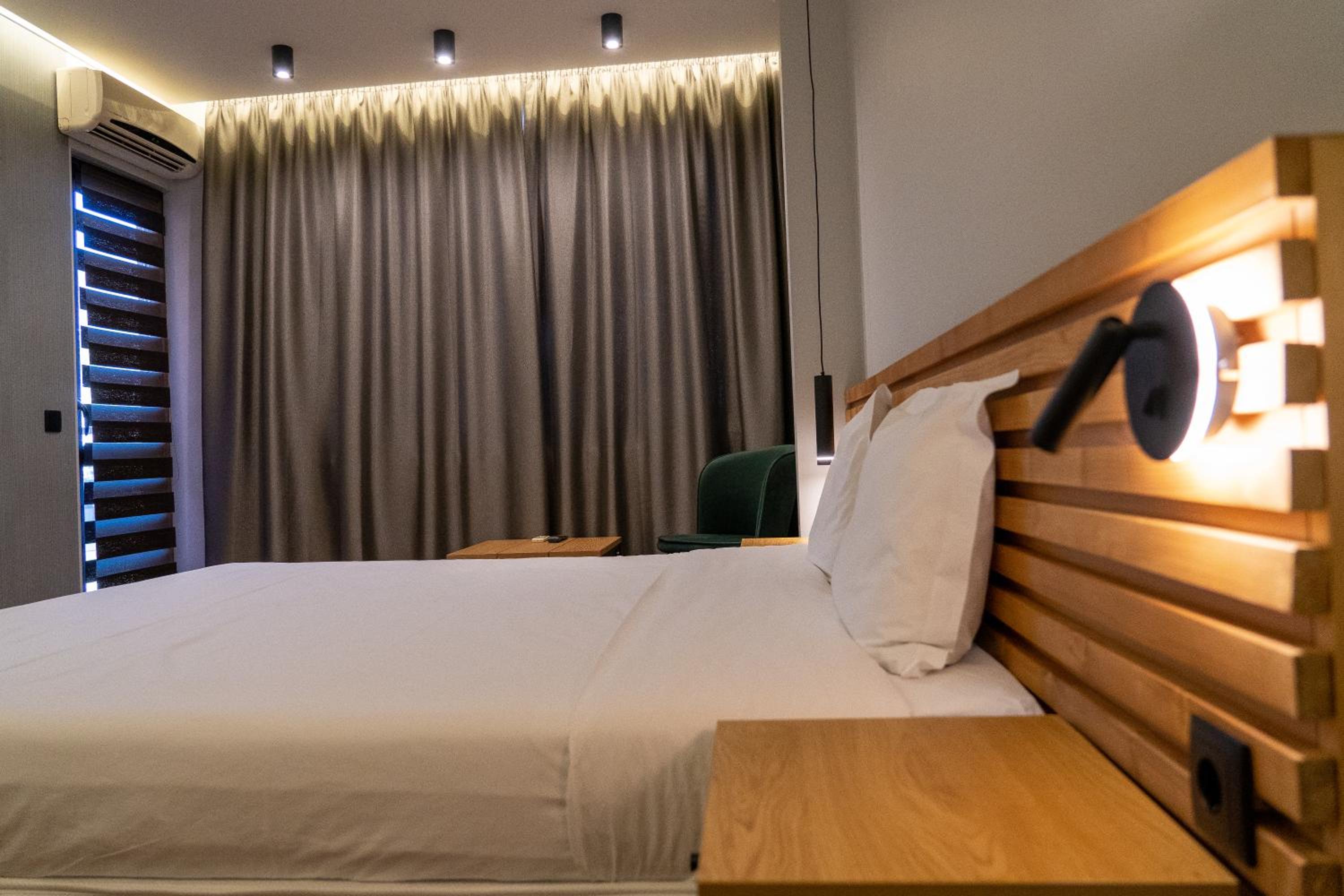 Deluxe Double Room with Balcony - Photo 19