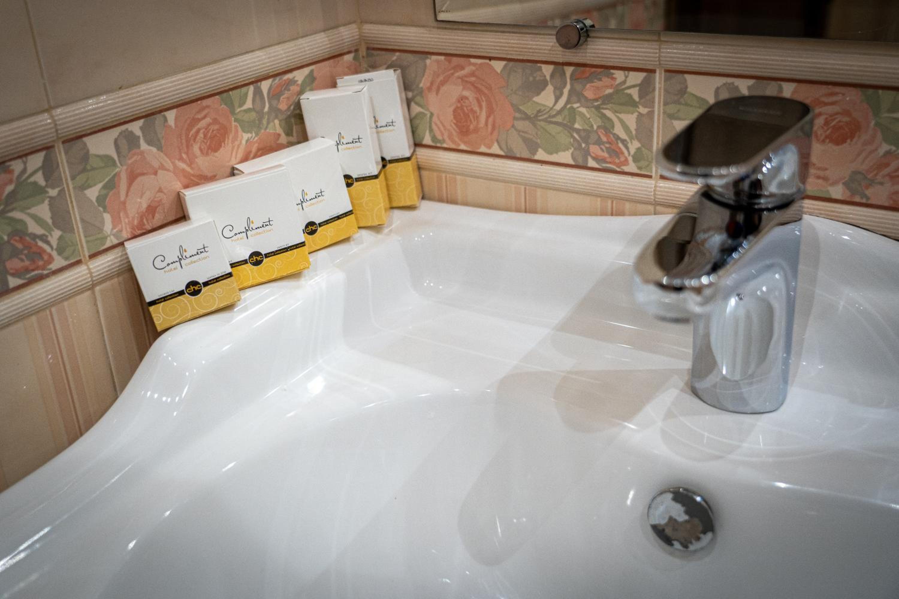 Deluxe Double Room with Balcony - Photo 2
