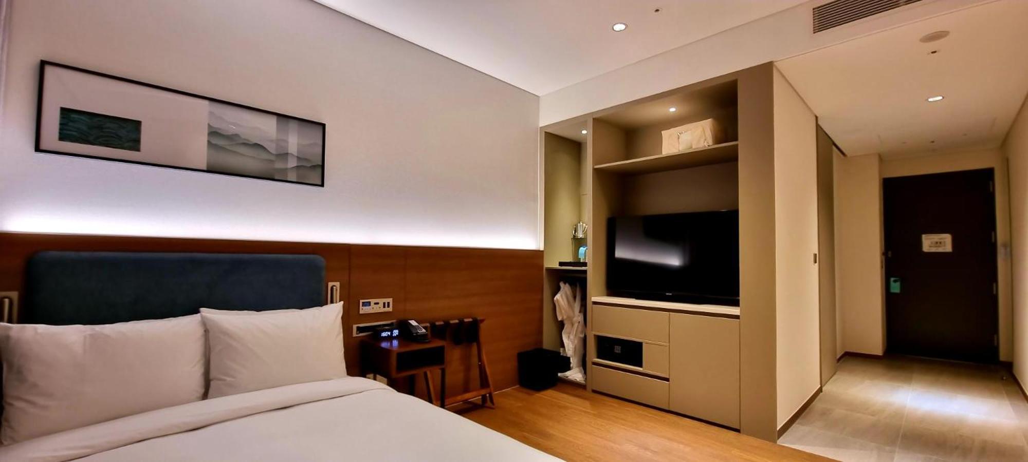 Accessible Double Room - Mobility Access - Photo 3