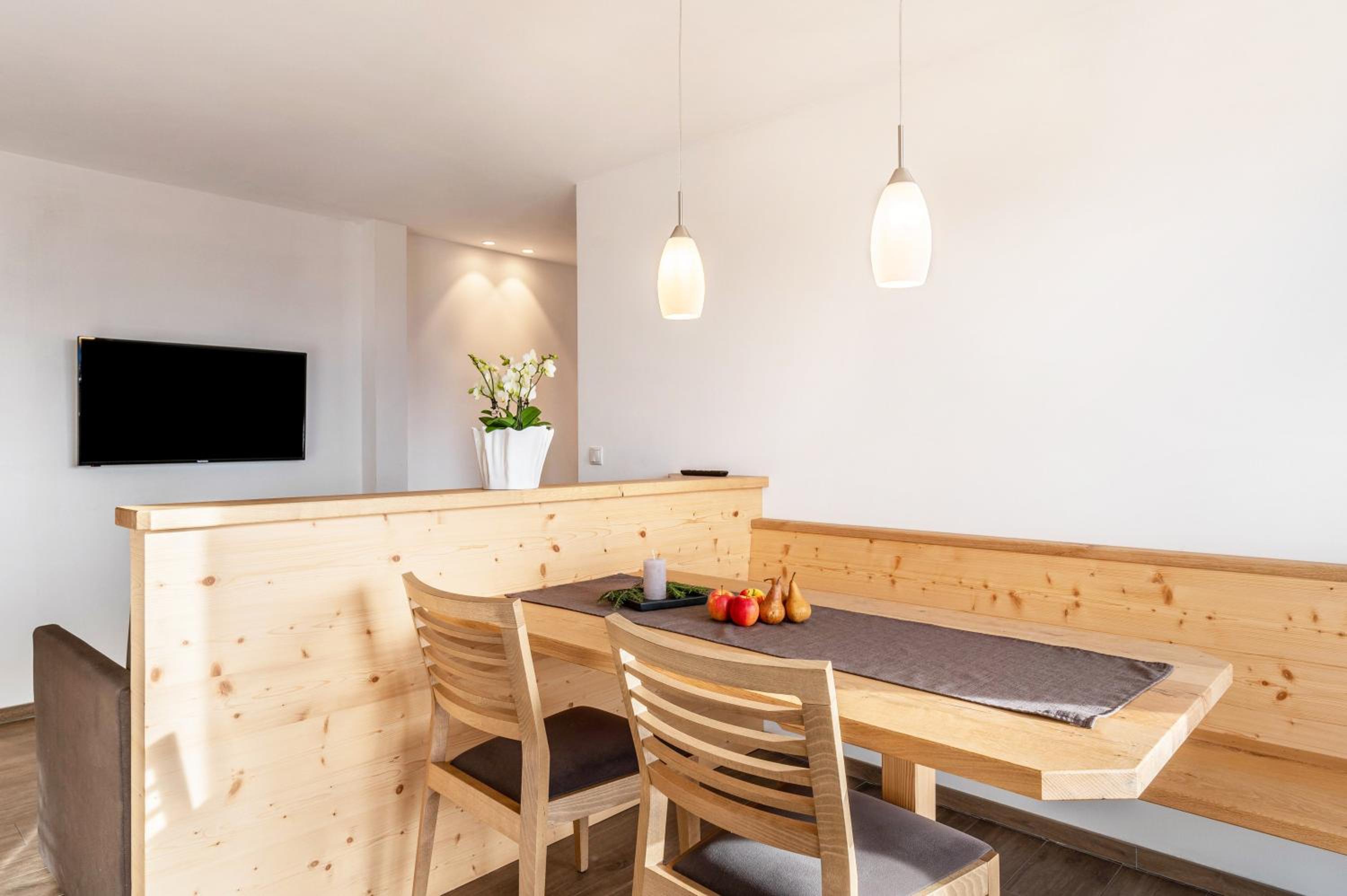 Two-Bedroom Deluxe Apartment with Garden View photo 2