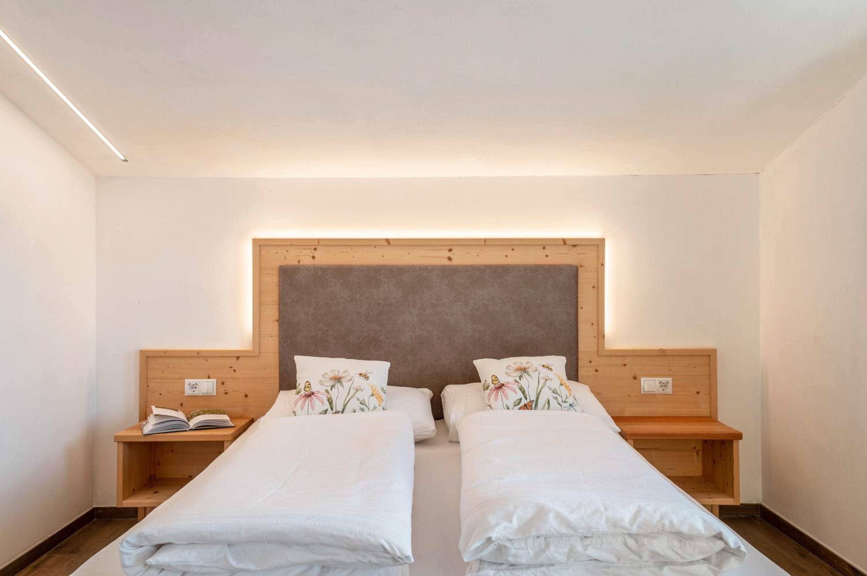 Two-Bedroom Deluxe Apartment with Garden View photo 1