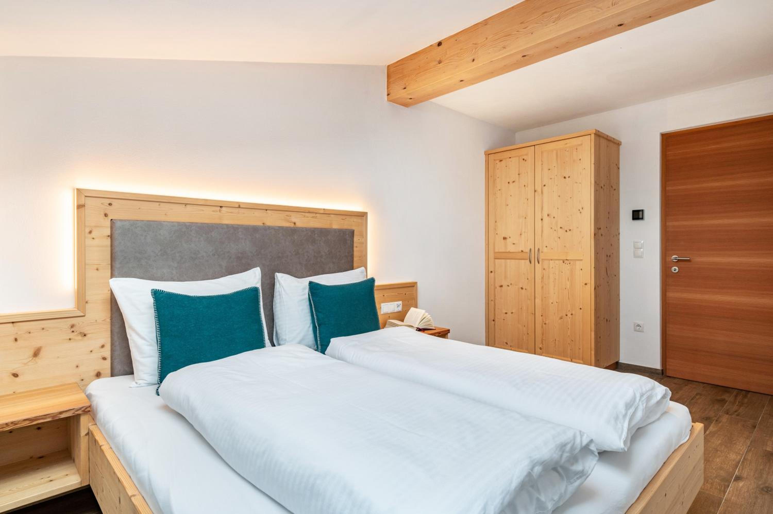 Two-Bedroom Deluxe Apartment with Garden View photo 1