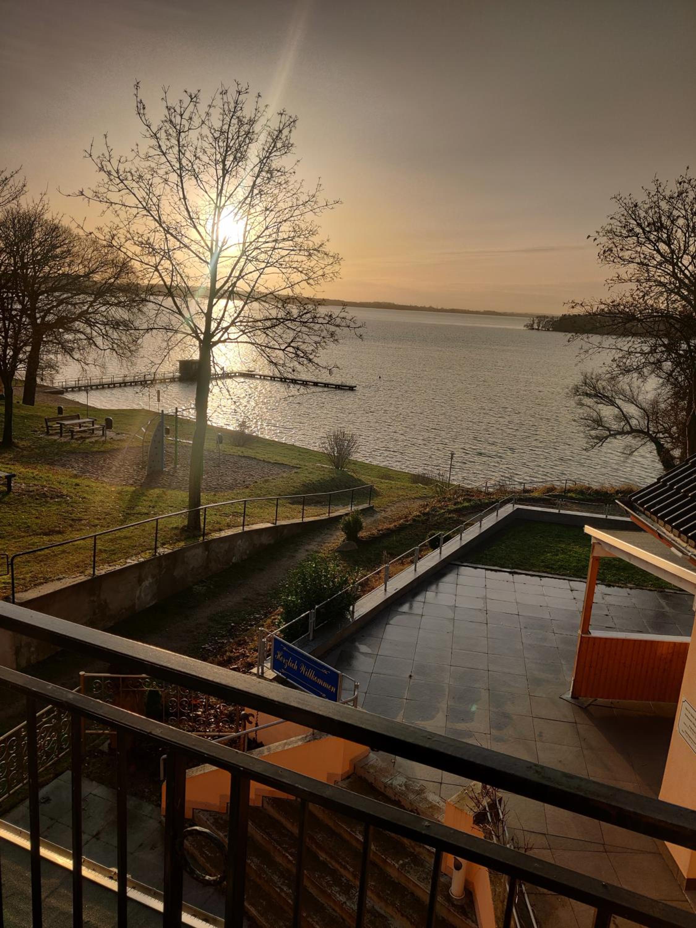 Double Room with Lake View - Photo 7