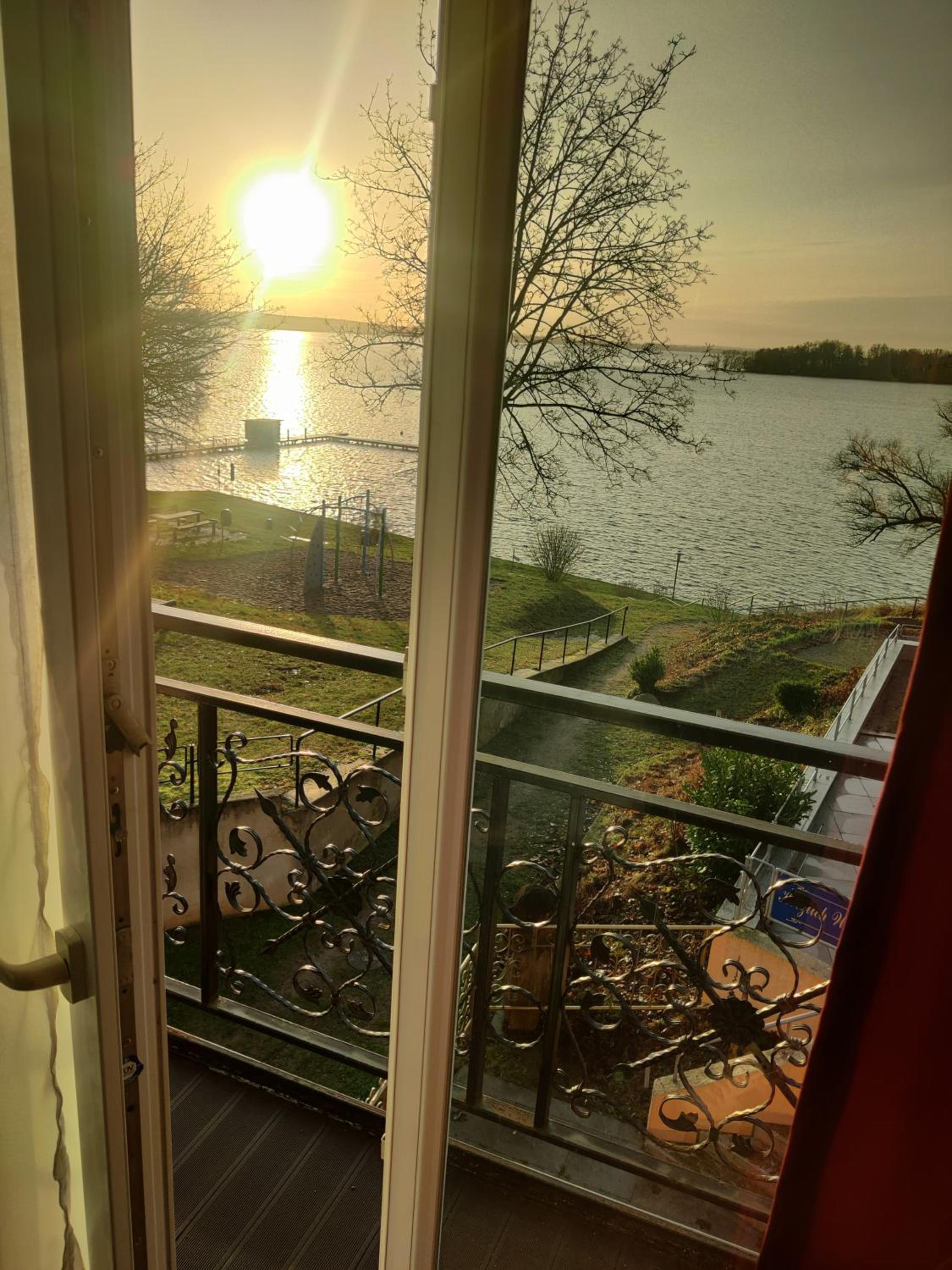 Double Room with Lake View - Photo 5