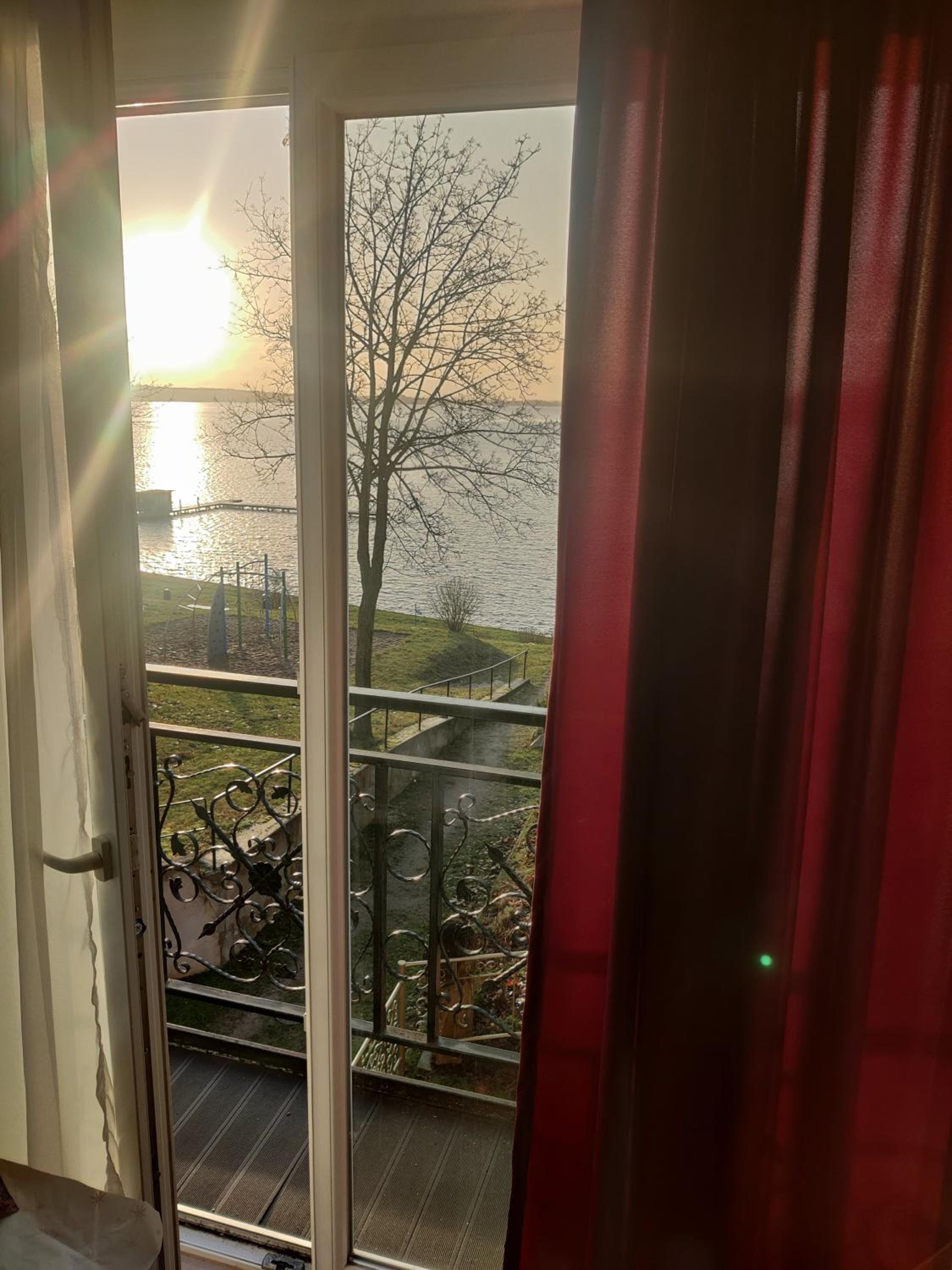 Double Room with Lake View - Photo 2