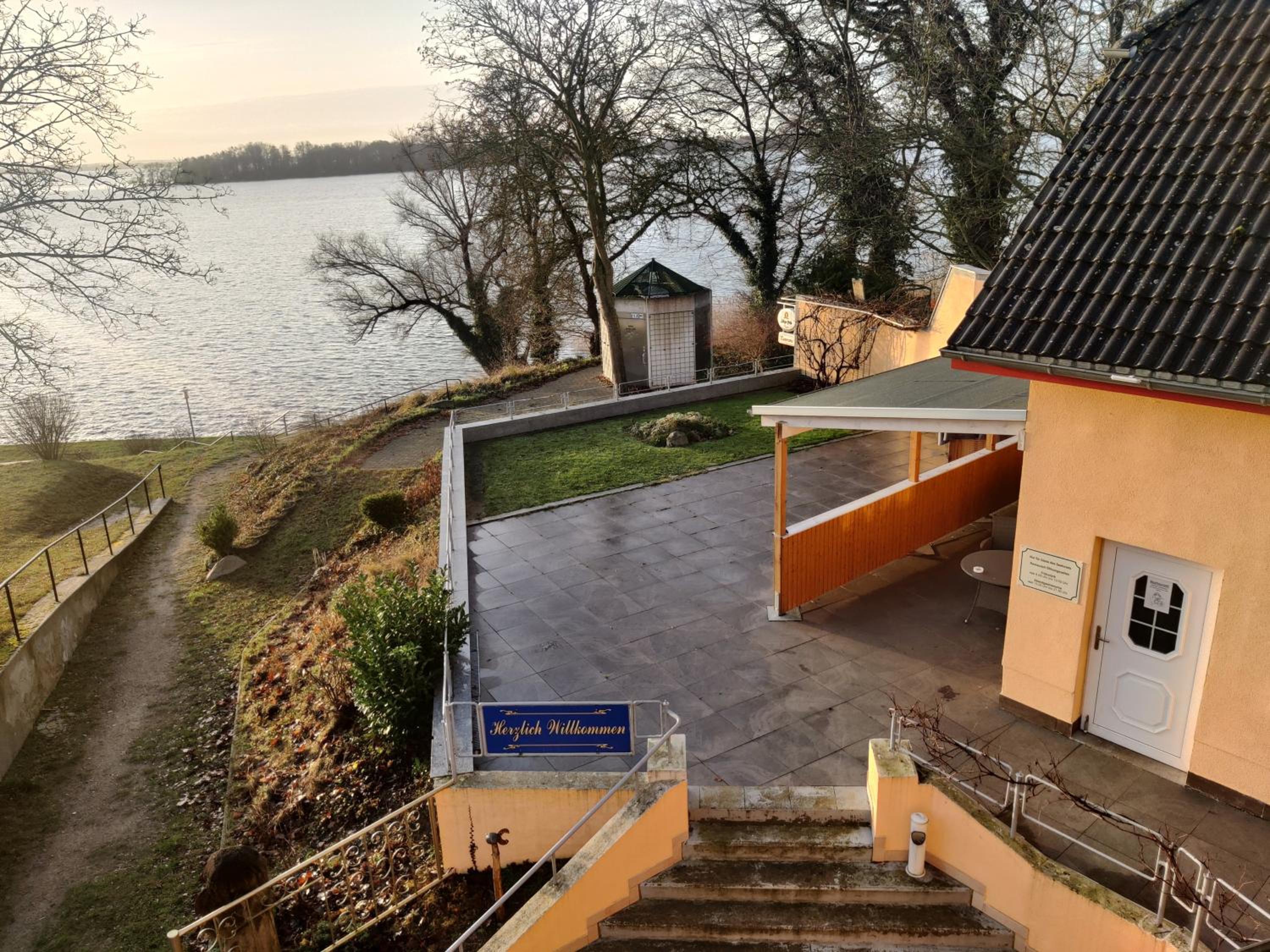 Double Room with Lake View - Photo 3