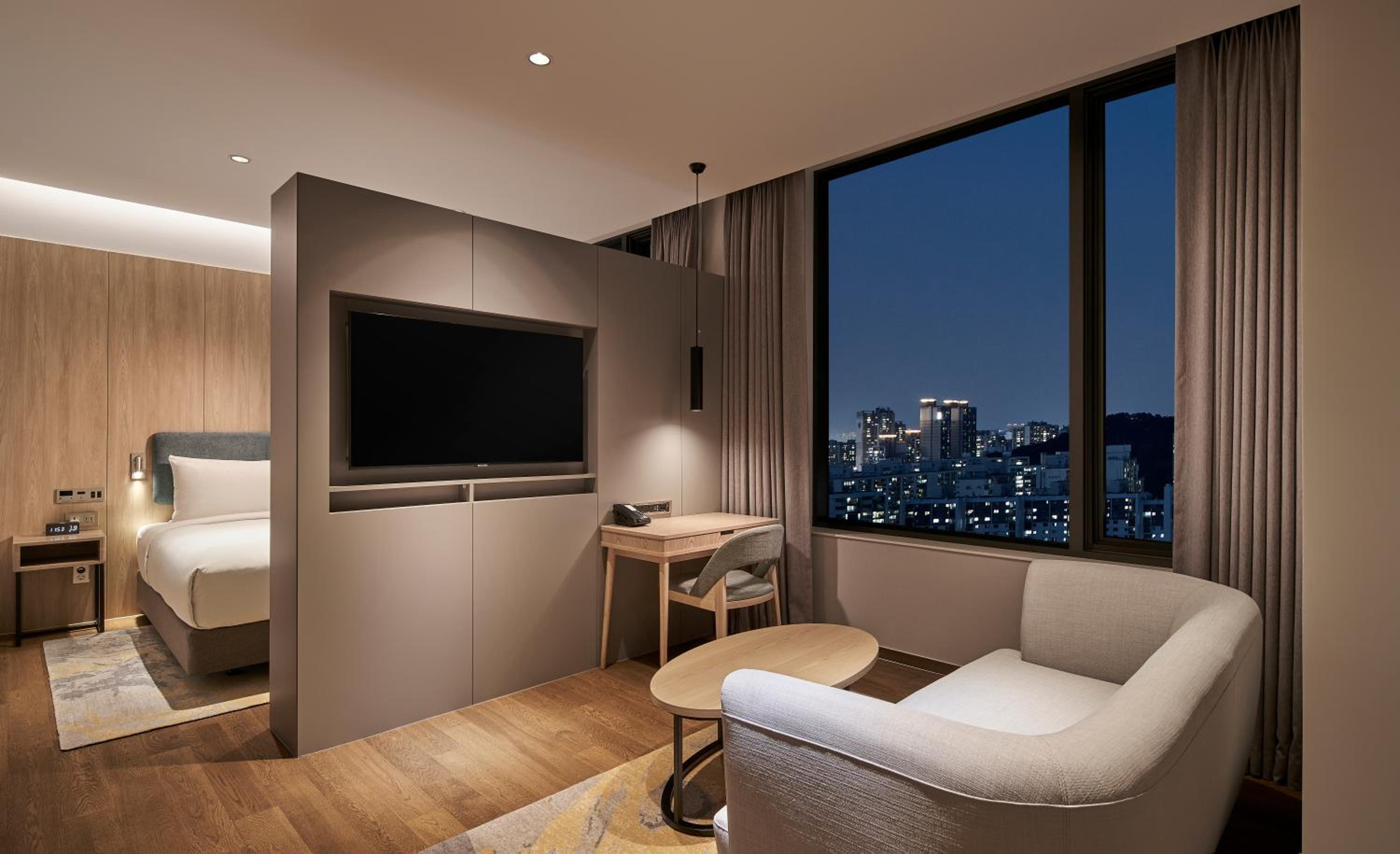 Deluxe King Room - Photo 1