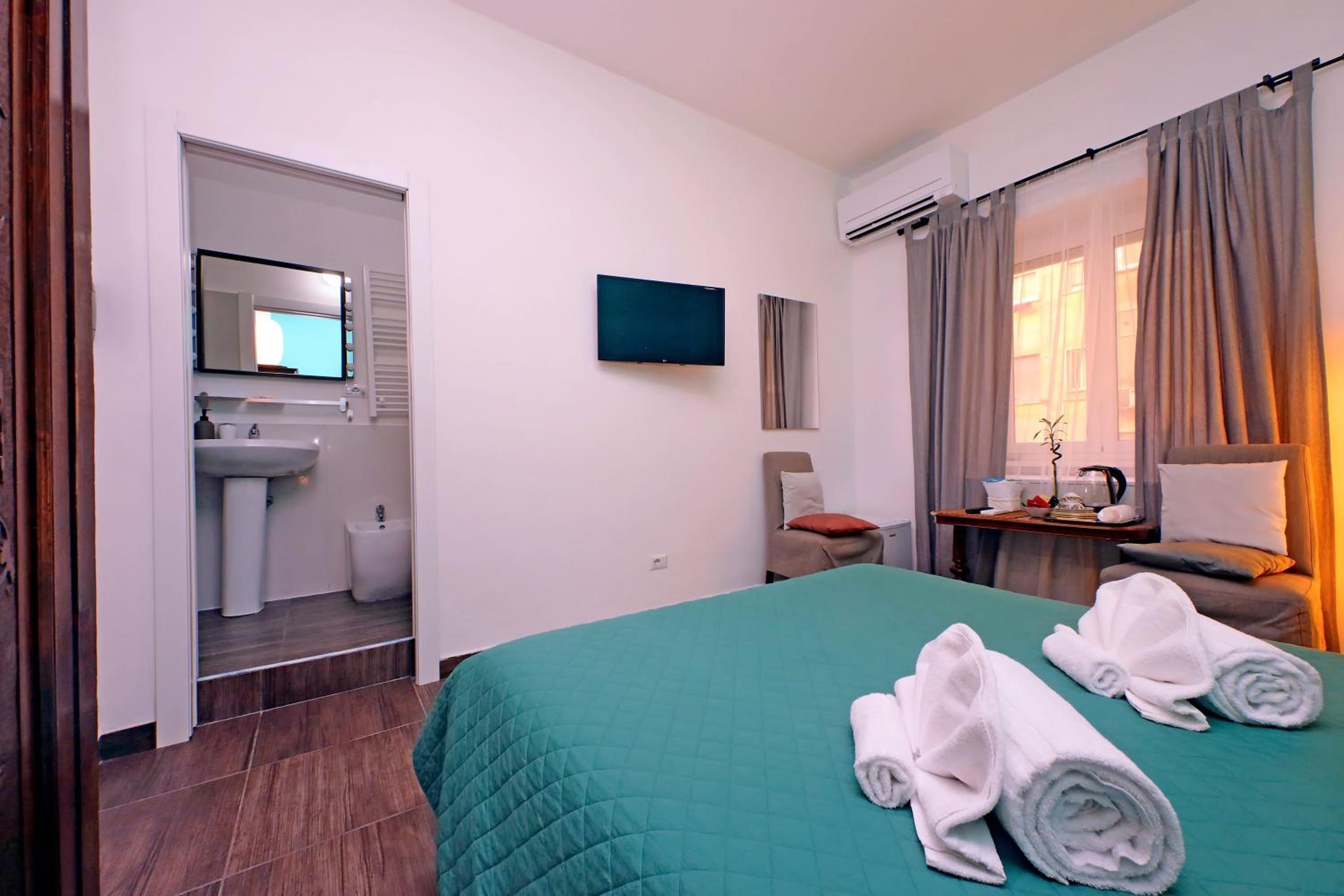Standard Double Room photo 2