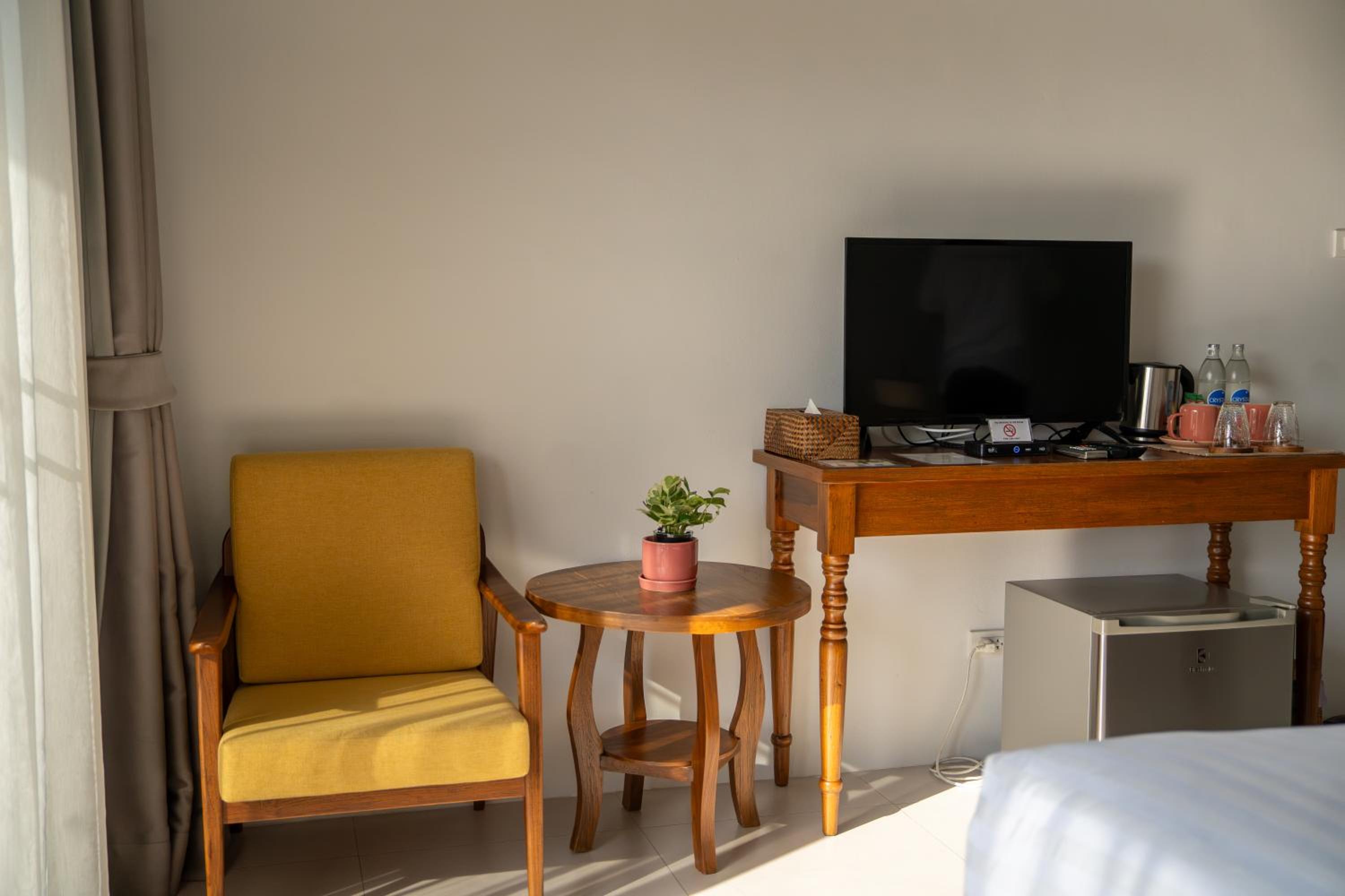 Cozy Deluxe Twin Beds - Photo 11