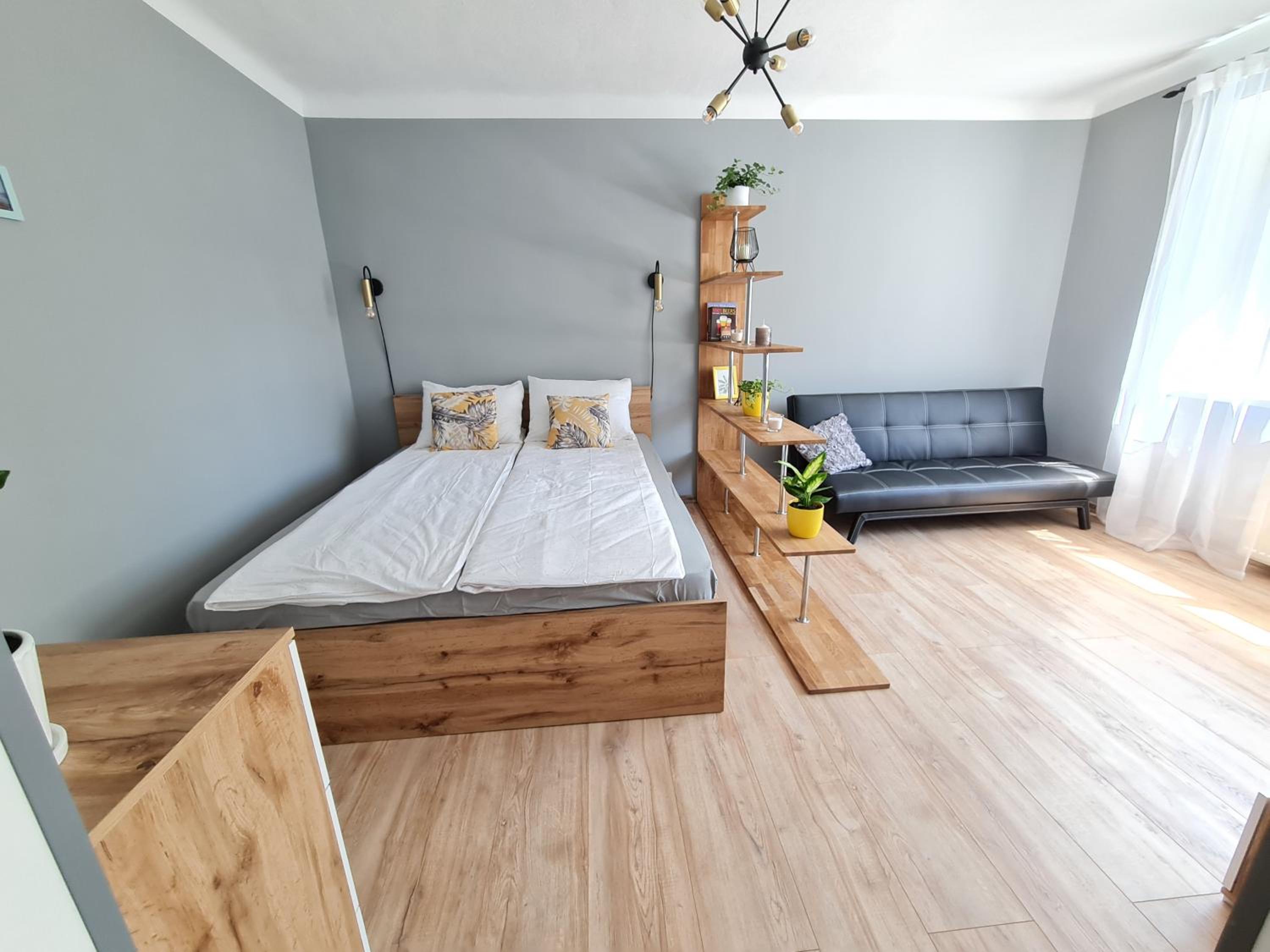 One-Bedroom Apartment photo 1