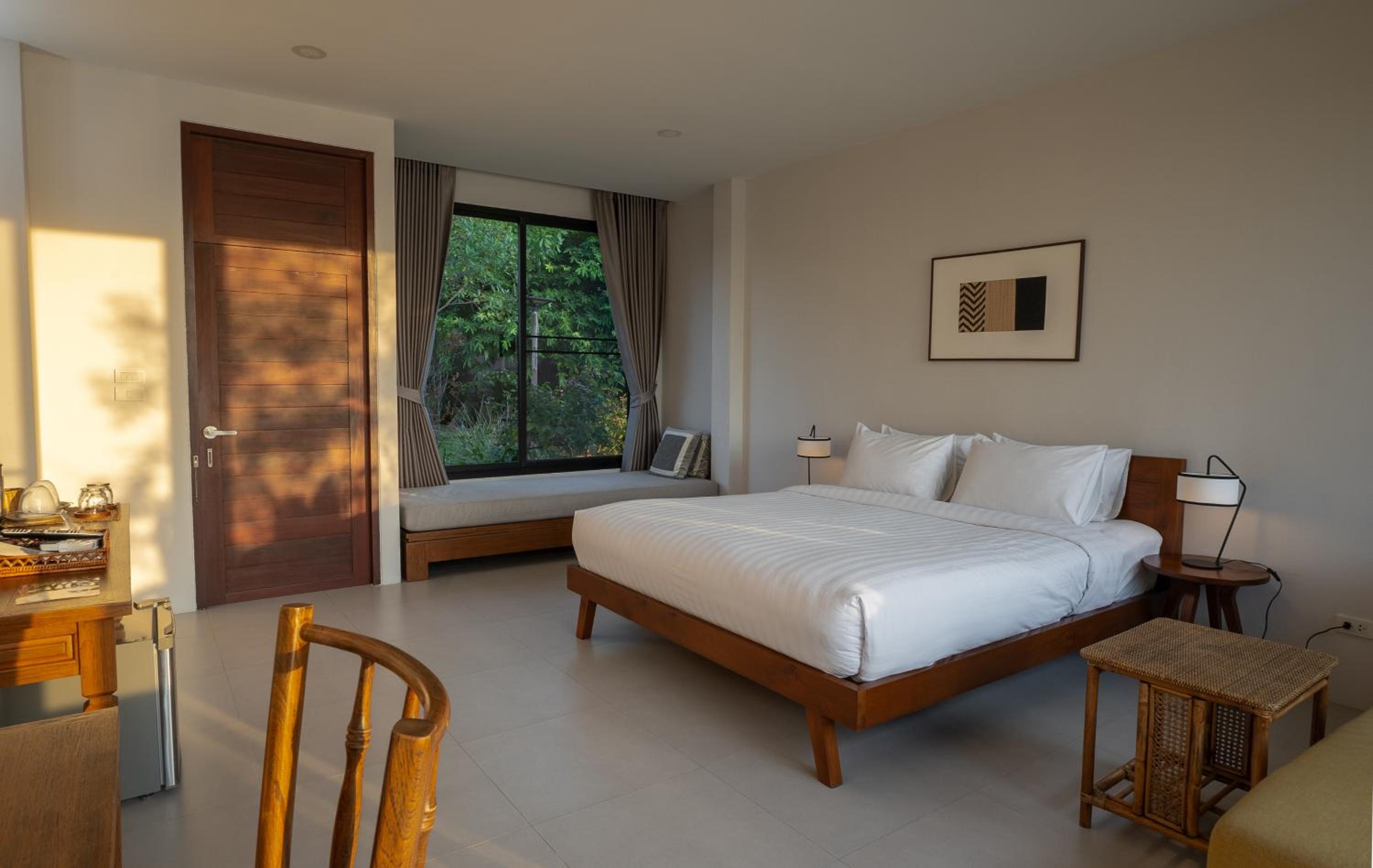  Villa Lake View King Bed - Photo 6