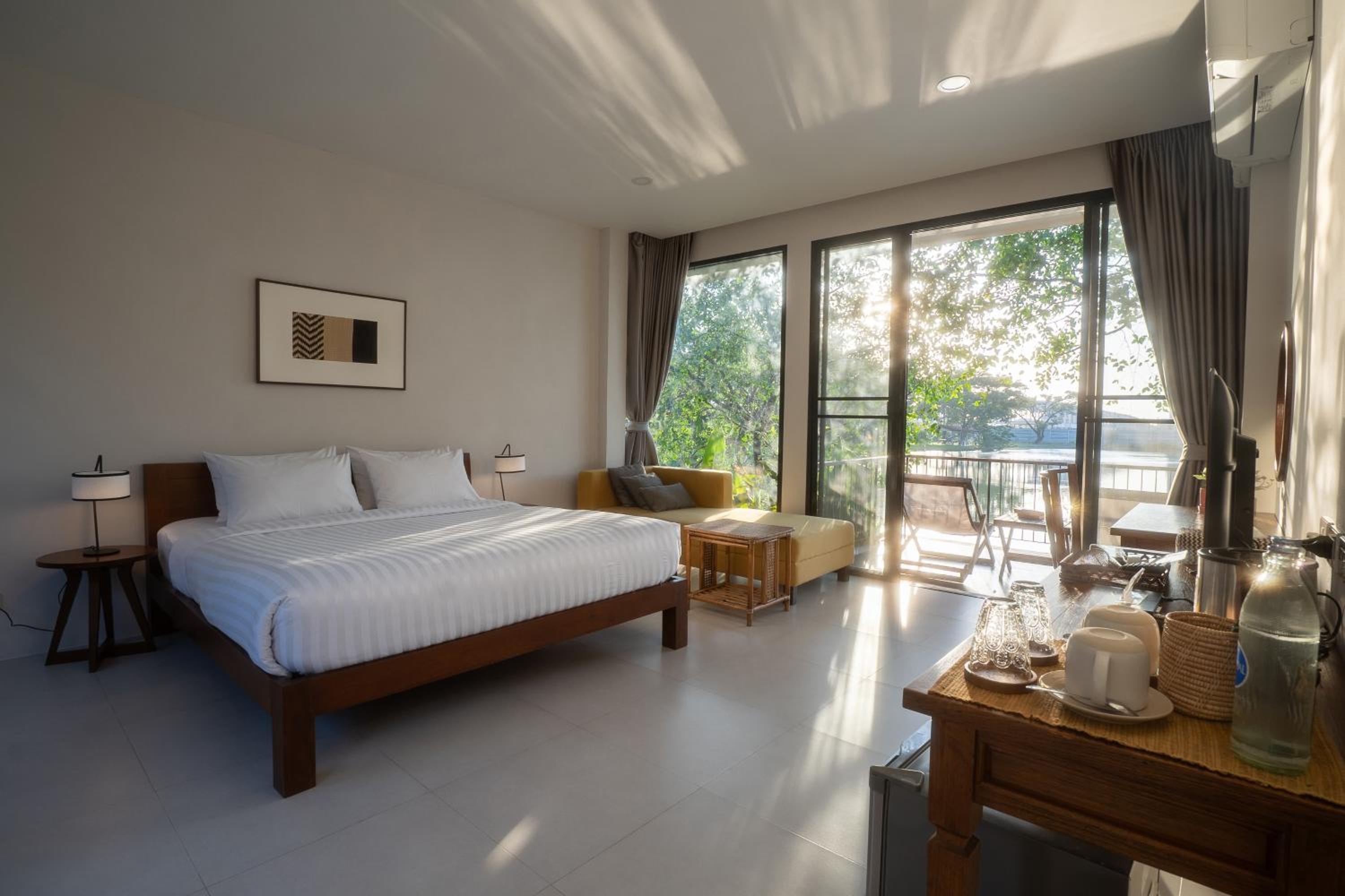  Villa Lake View King Bed - Photo 8