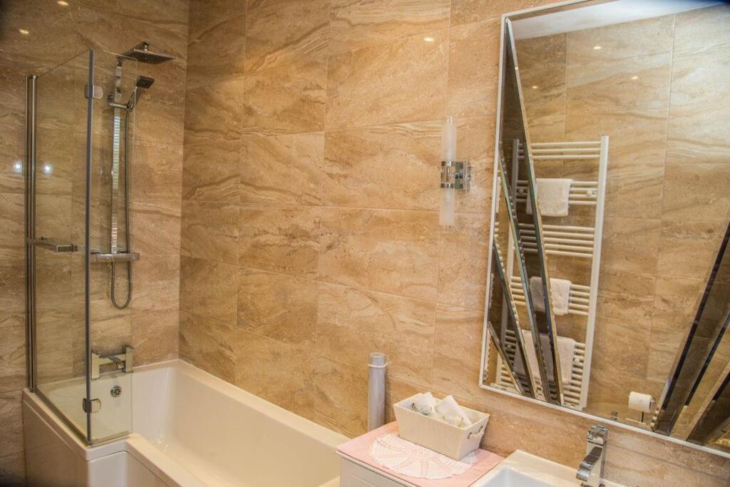Double Room - Photo 5