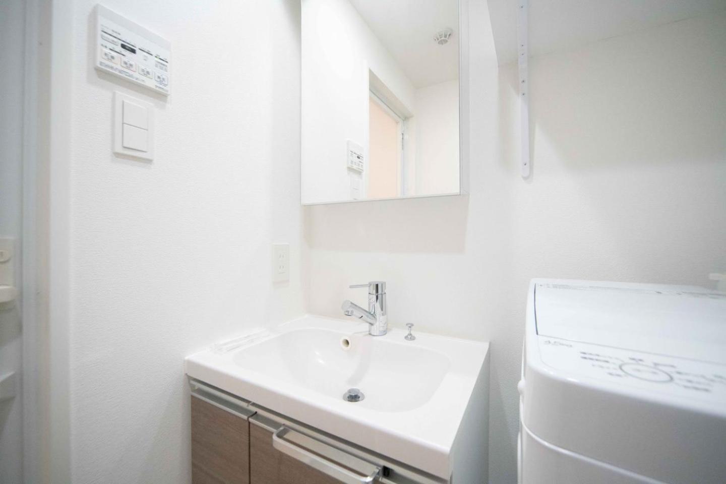 One-Bedroom Apartment photo 3
