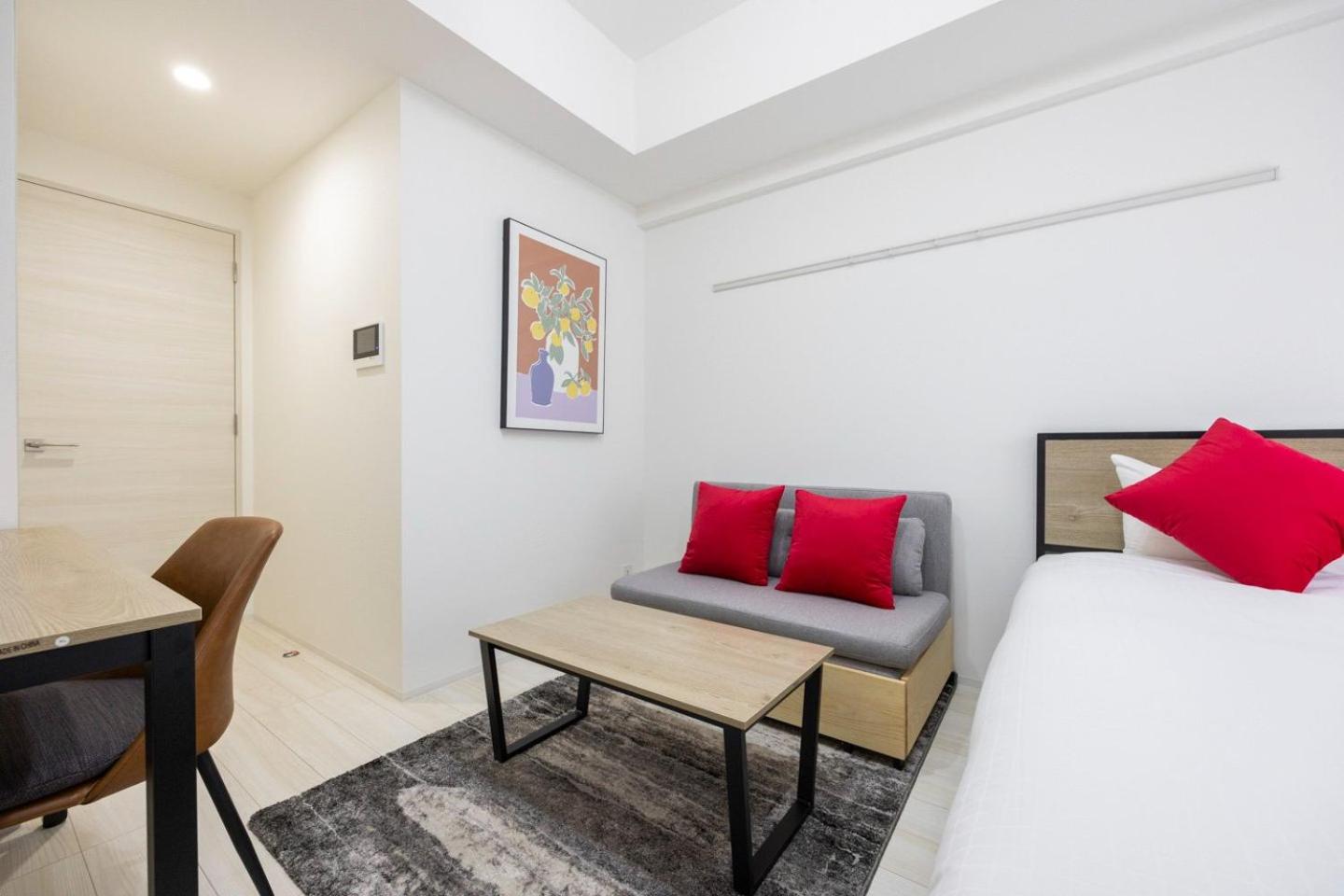 One-Bedroom Apartment photo 2