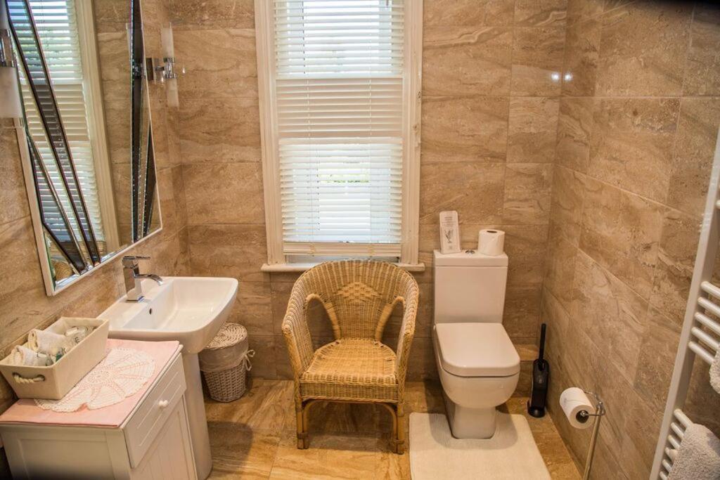 Double Room - Photo 6