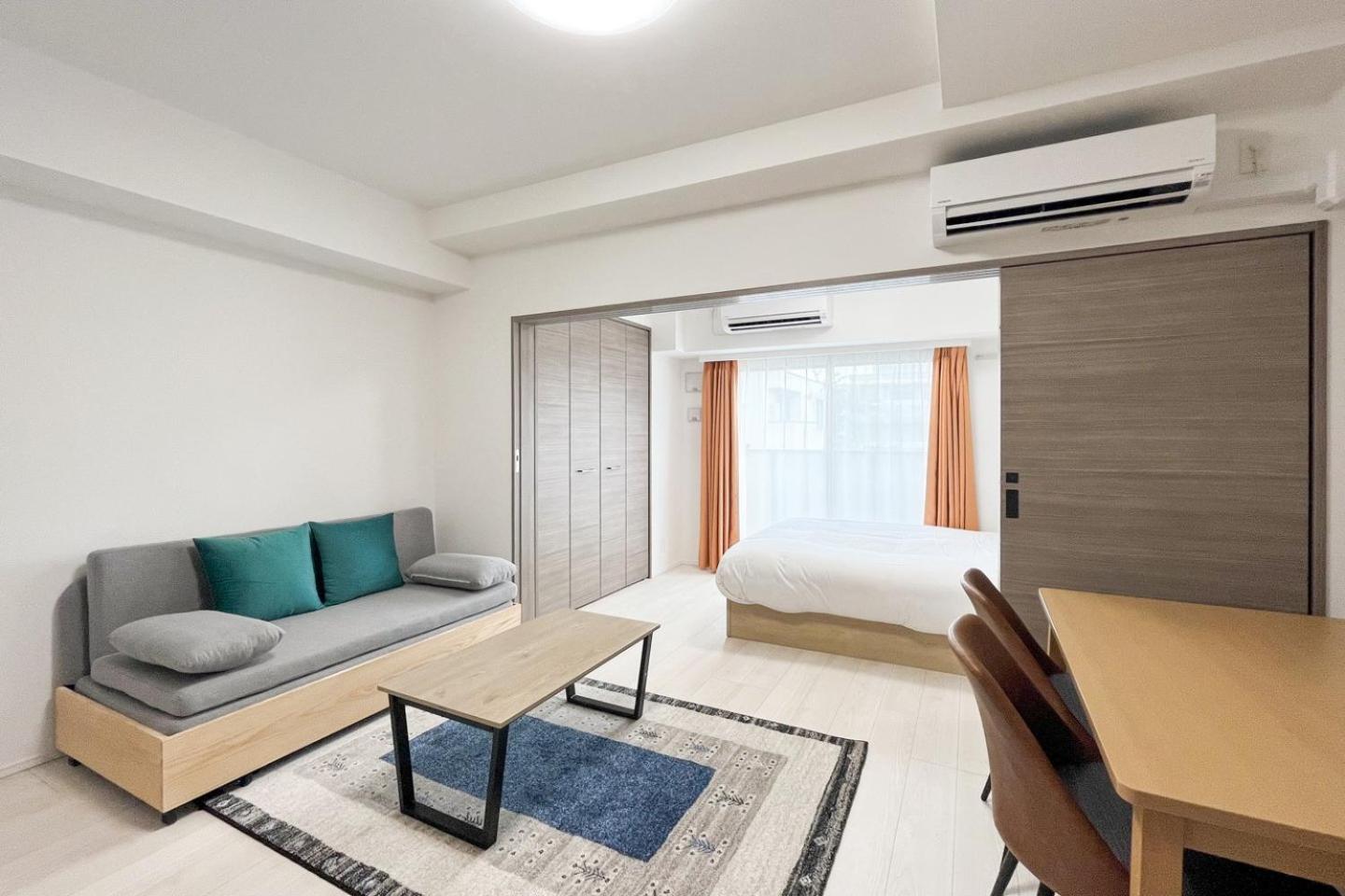 One-Bedroom Apartment photo 1
