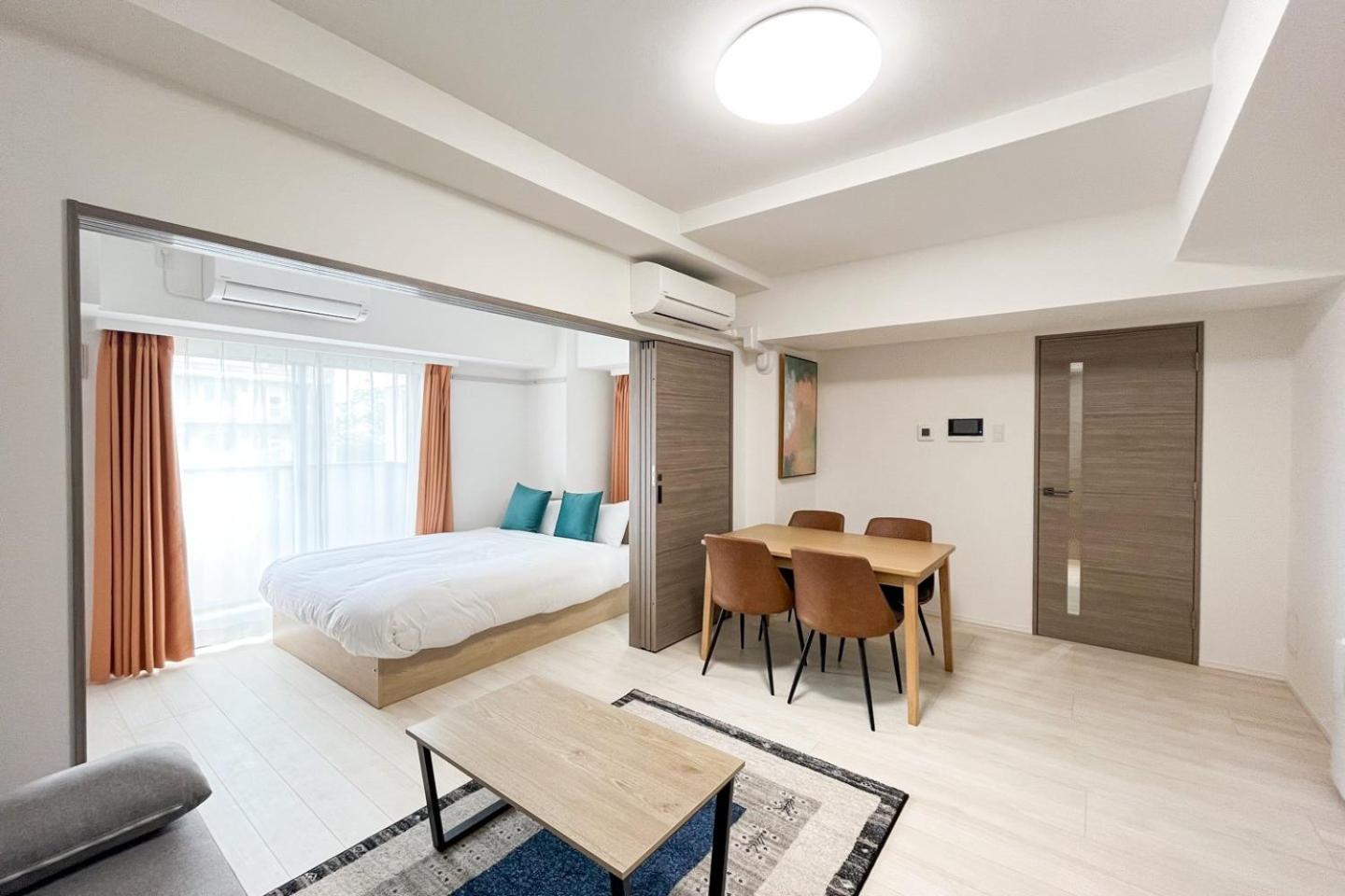 One-Bedroom Apartment photo 1