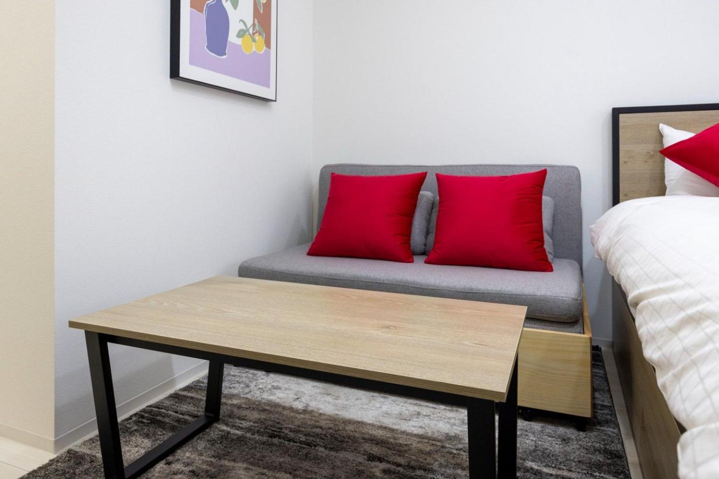 One-Bedroom Apartment photo 2